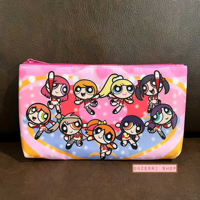 กระเป๋า Love Live! Museum—μ’s meet The Powerpuff Girls Pouch (Japan Limited) สีชมพู ขนาด 20 x 11.5 x 2 ซม. ทำจากผ้า