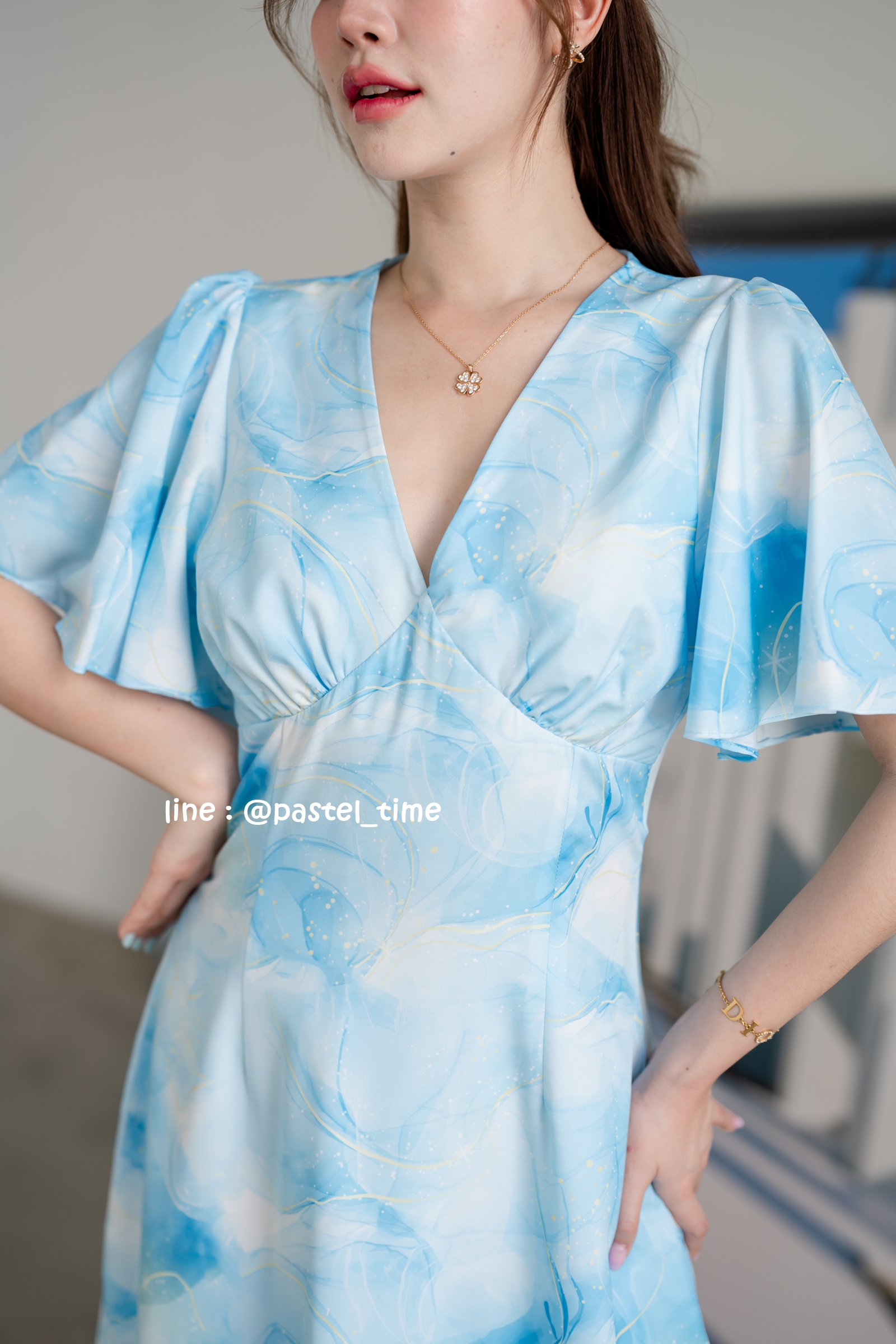 Sassy Marble Midi Dress : Vivid Blue โทนฟ้าสดใส