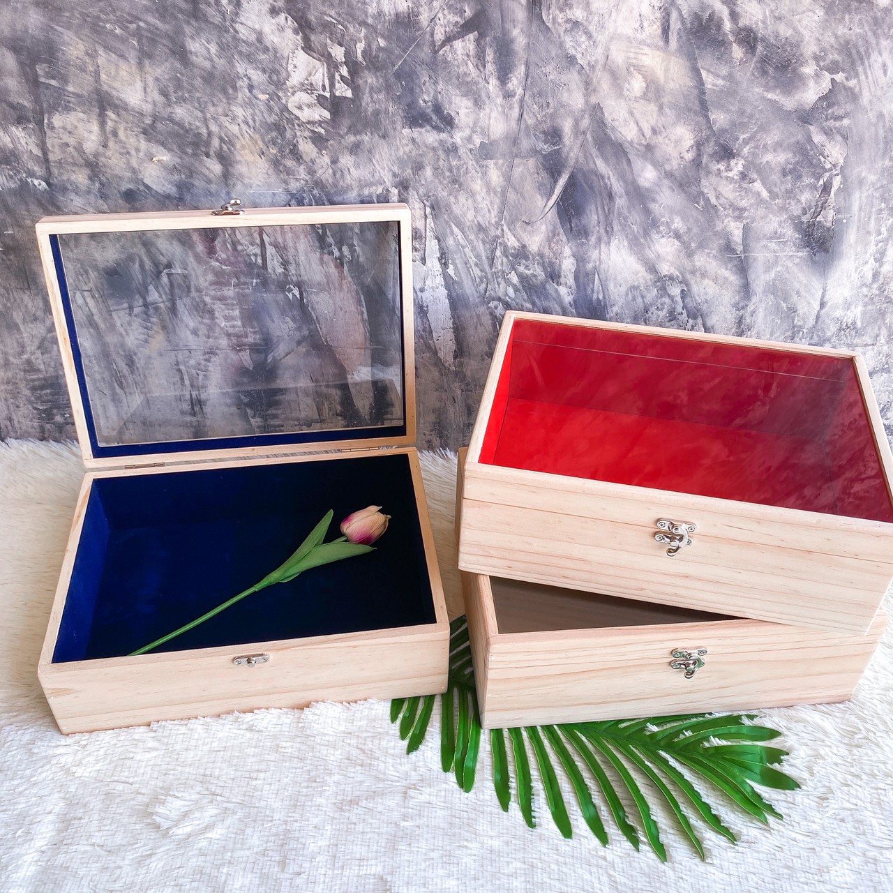 กล่องฝากระจก ฝาล็อค บุผ้ากำมะหยี่