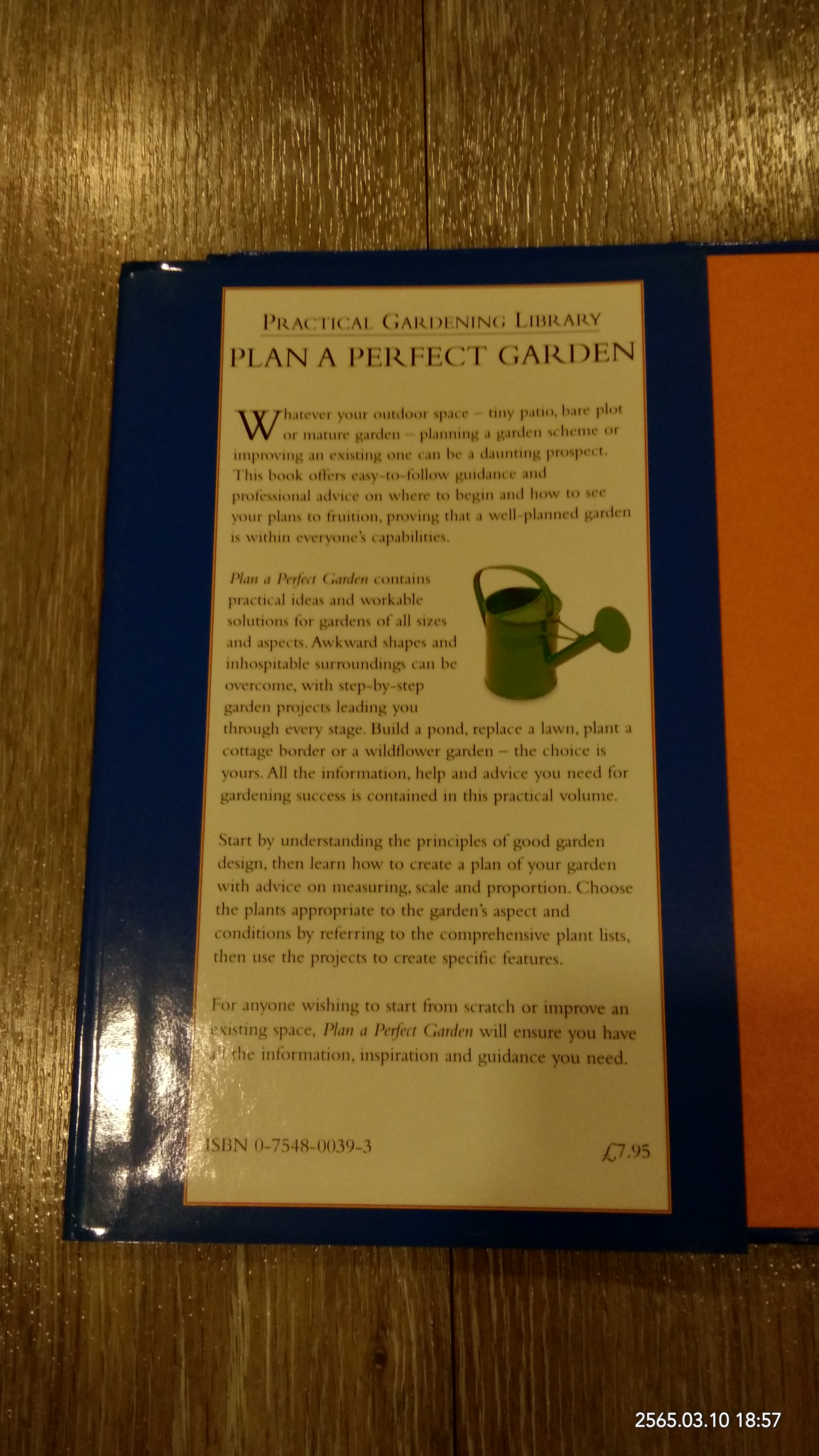 PLAN A PERFECT GARDEN / PETER MCHOY