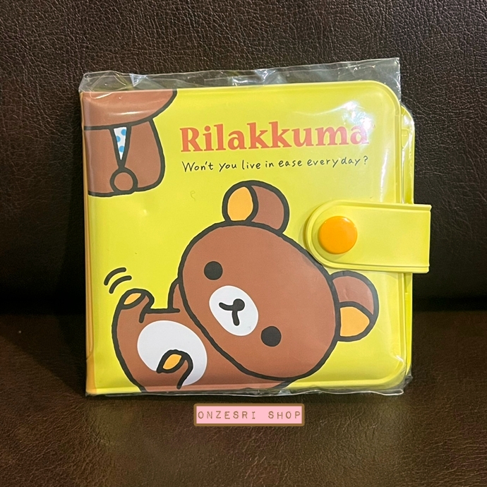 กระเป๋าสตางค์แบบพับ San-X Characters แบบ Rilakkuma สีเหลือง ทำจาก PVC มีช่องใส่เหรียญ ช่องใส่บัตร ขนาด 9.5 x 9 x 1 ซม.