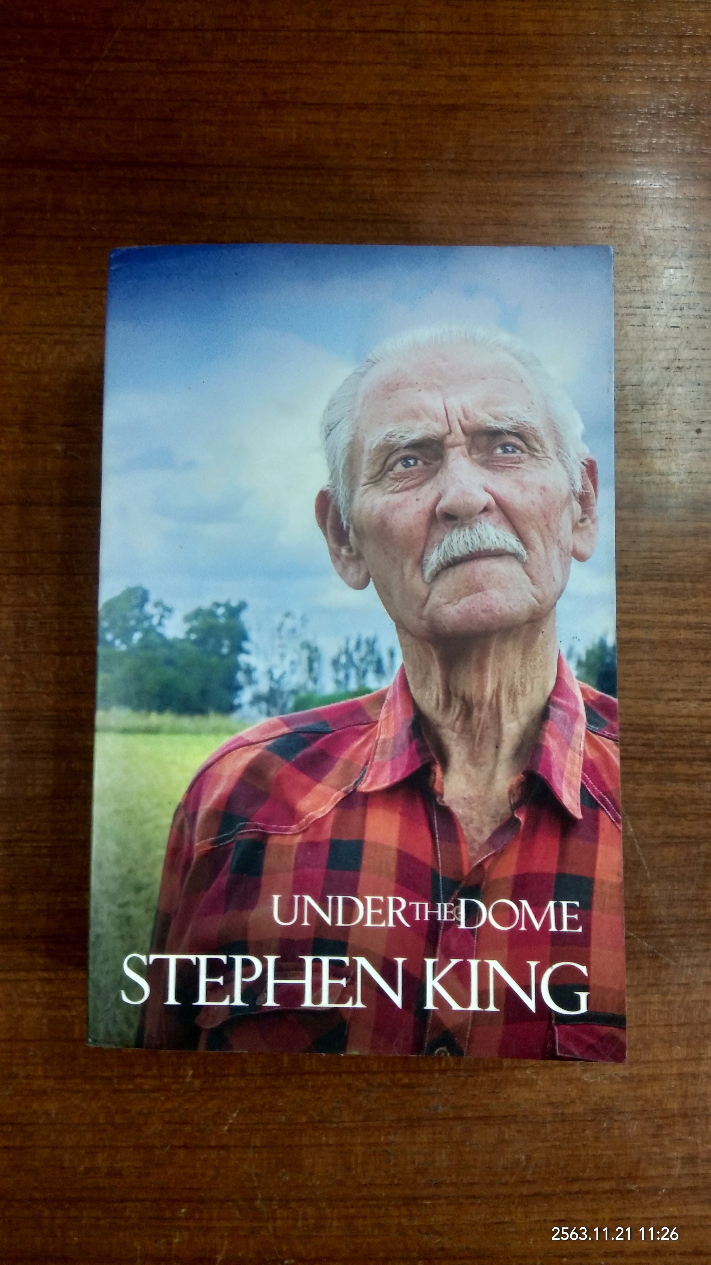 UNDER THE DOME / STEPHEN KING