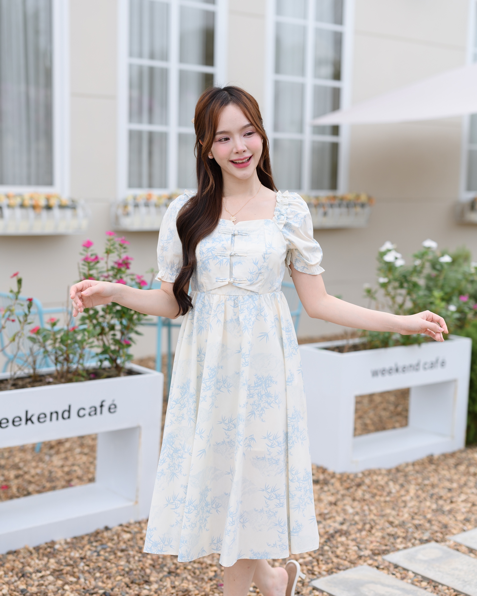 Ellie Leaves Dress เดรสกระดุมจีนลายใบไม้สีฟ้าบนพื้นสีครีม