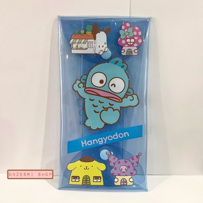 กระเป๋า Sanrio Clear Pen Pouch แบบ Hangyodon สีฟ้า ขนาด 10.8 x 21.5 ซม. เป็นพลาสติกแข็ง มีกระดุมปิดเปิด ใส่เครื่องเขียนได้