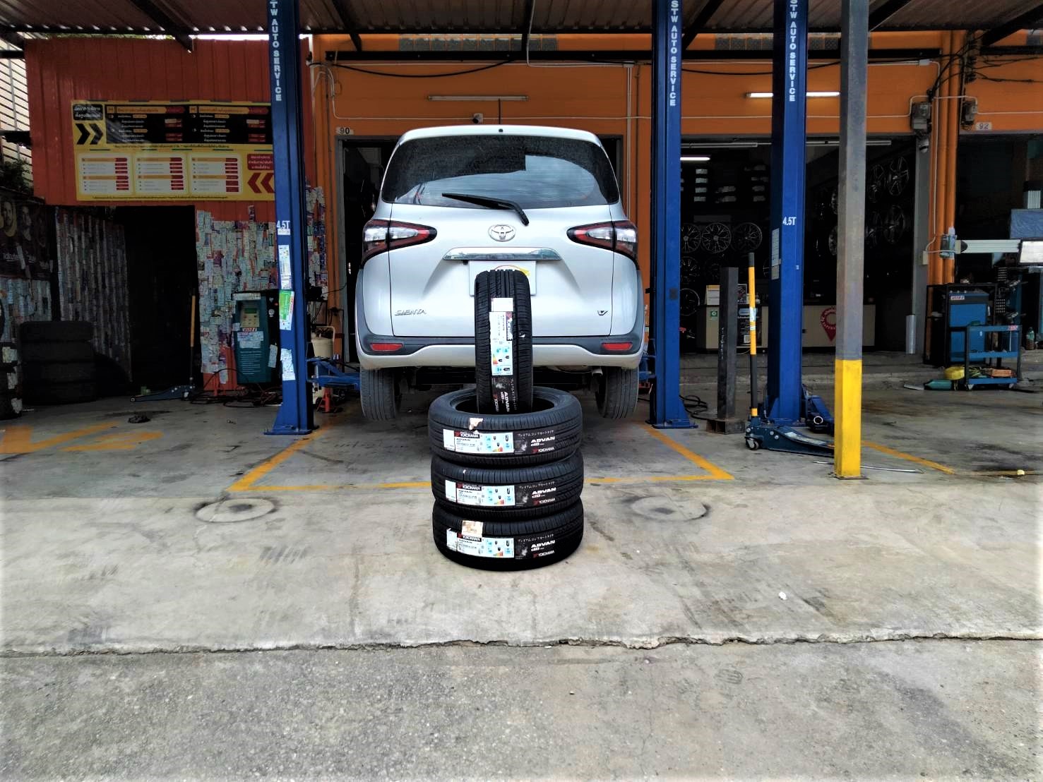 เปลี่ยนยาง TOYOTA SIENTA YOKOHAMA ADVAN dB V552 205/55R16 *JP