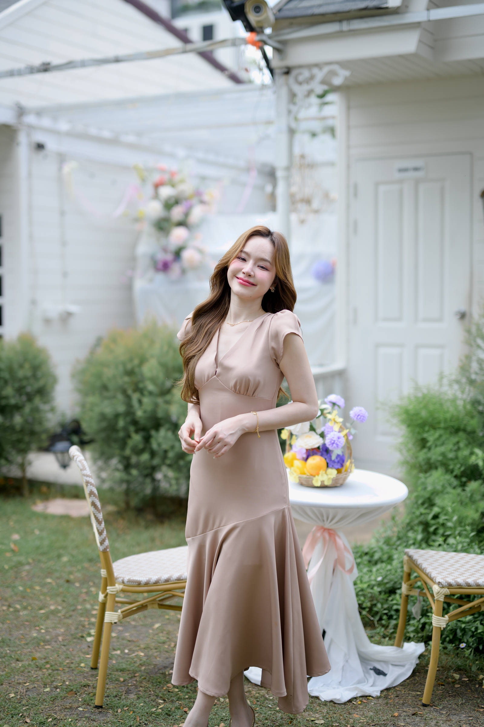 Petal Sway Maxi Dress : สีโอวัลติน