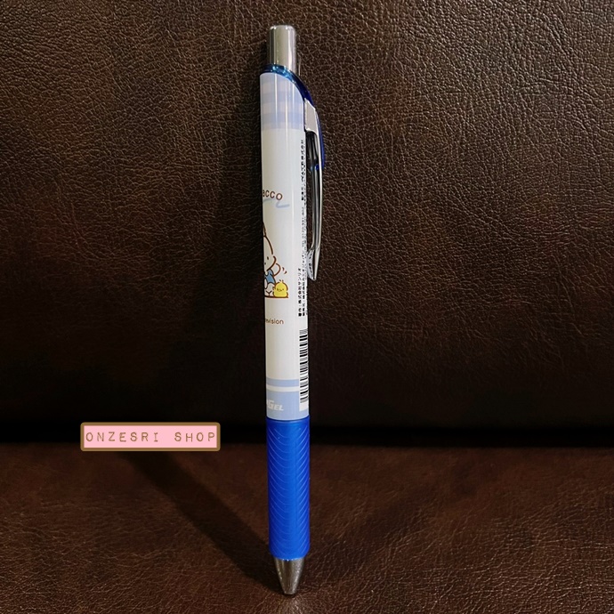 ปากกา Pentel Energel จากญี่ปุ่น ลาย Pochacco สีขาวน้ำเงิน หัว 0.5 หมึกสีดำ