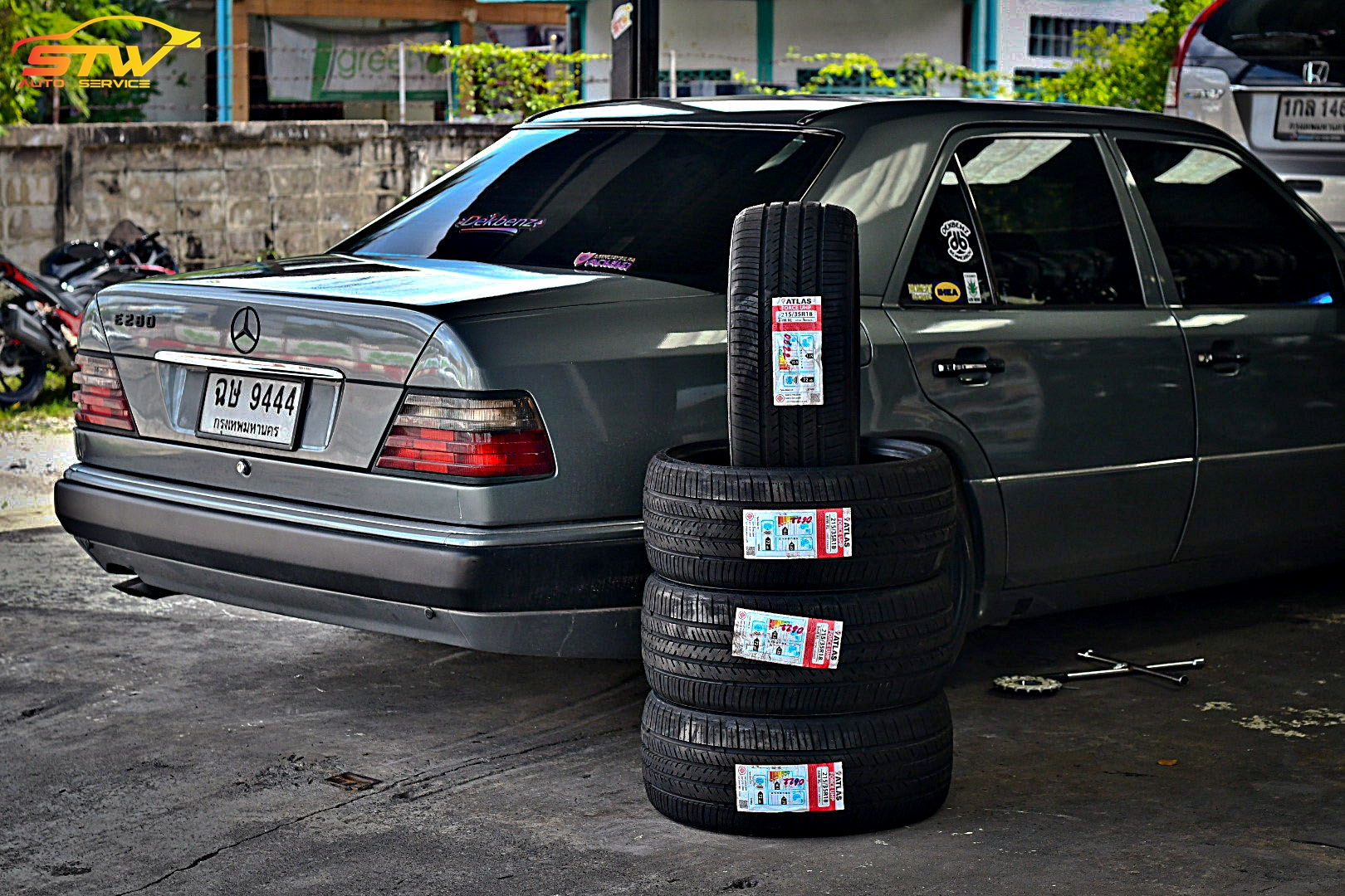ยาง ATLAS FORCE UHP 215/35R18 84W ติดตั้งใส่ Mercedes Benz E280 W124