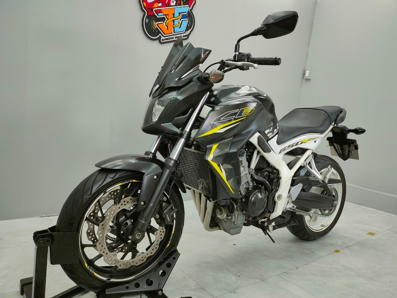 ถูกใจคนไม่ชอบรถแต่ง 🤗 CB650F Limited (โครงขาว) รถปลายปี 2016 . . . ใครชอบ "เดิม" มาเจิมเลย❗