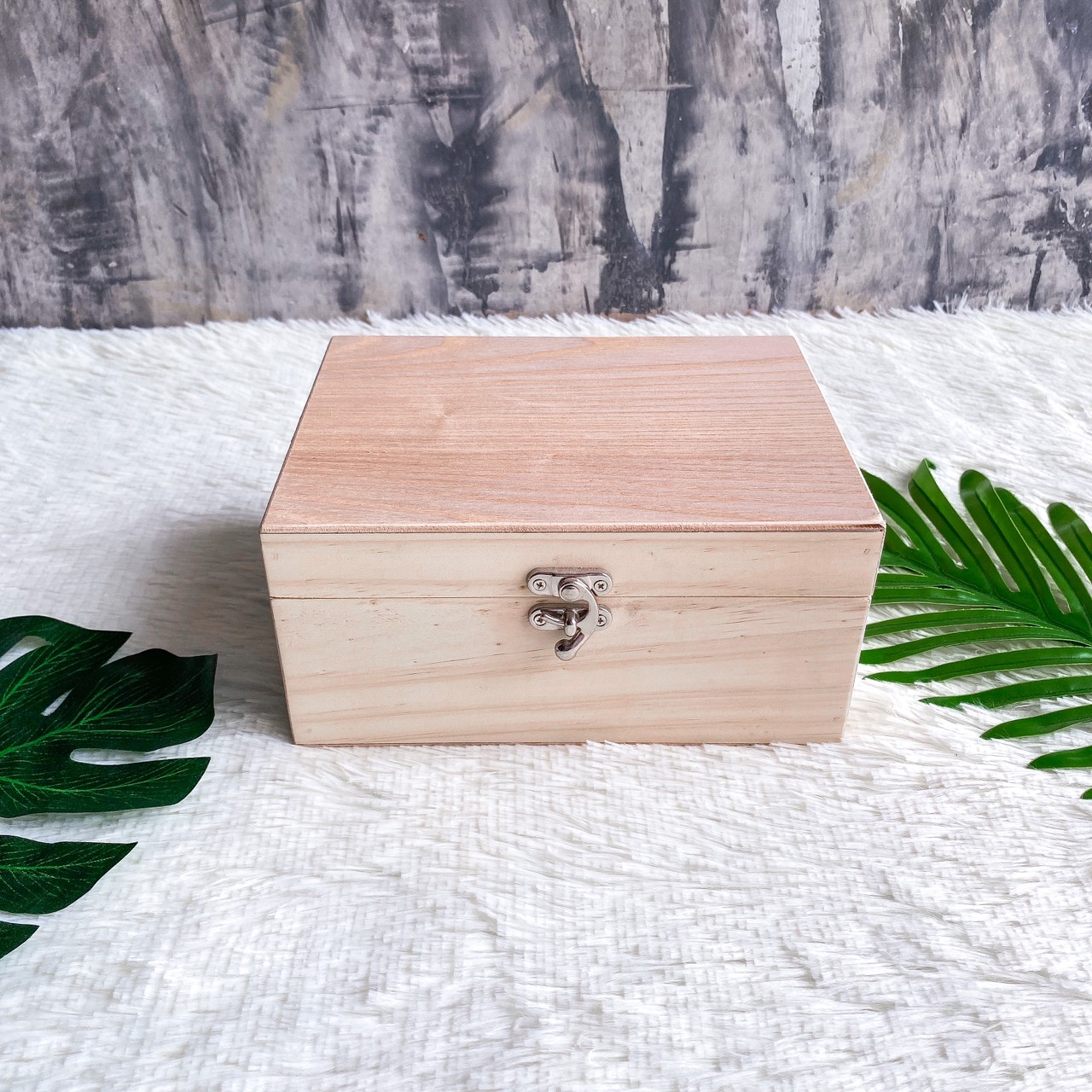 กล่องไม้ฝาล็อค (Lock box)