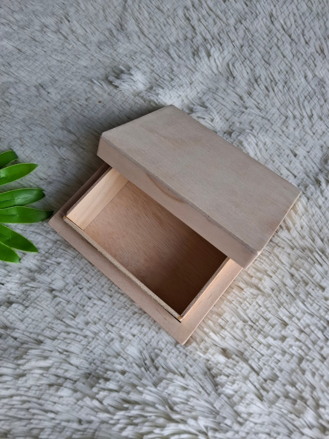 กล่องไม้ฝาครอบ