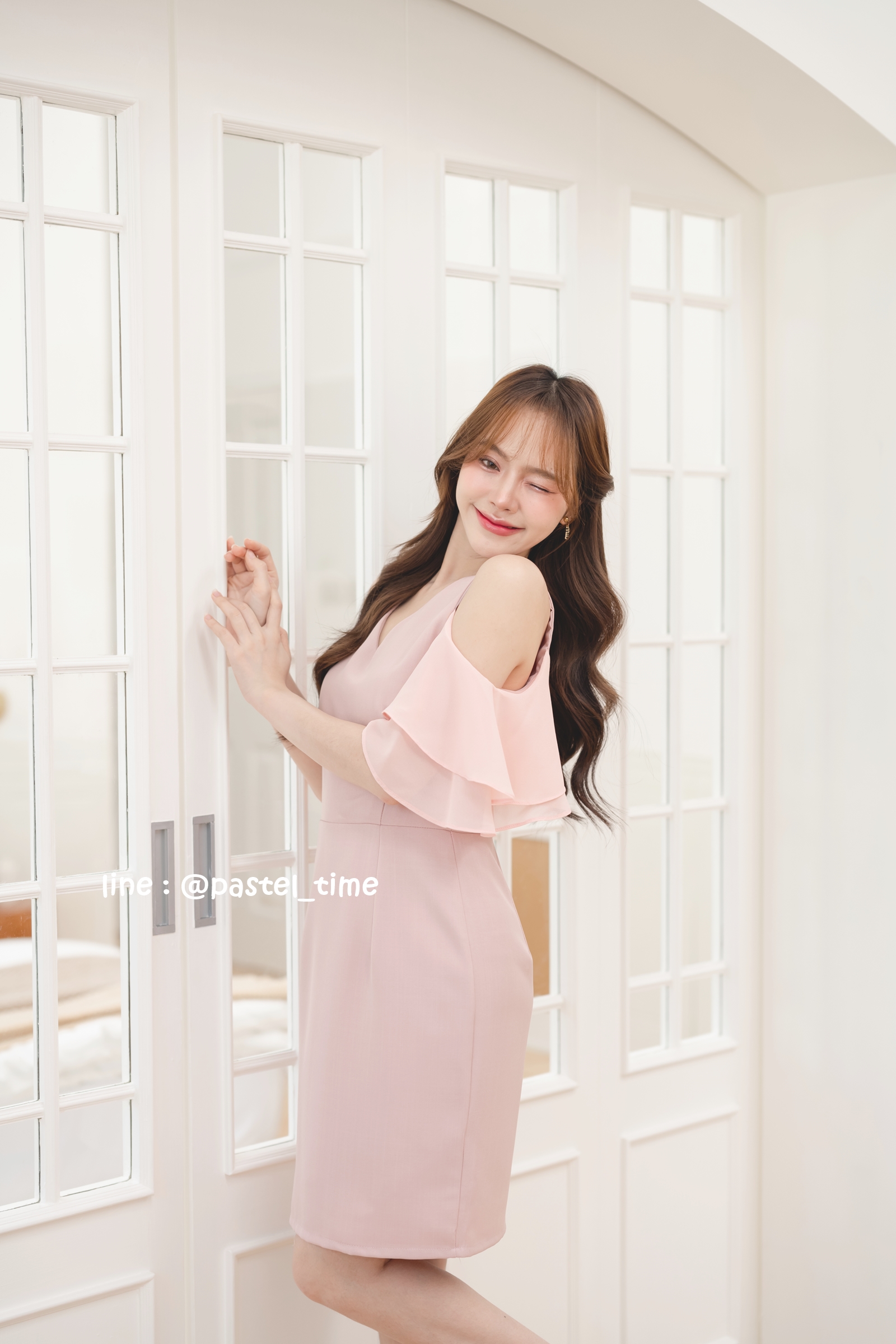Vela off-shoulder dress : สีชมพู