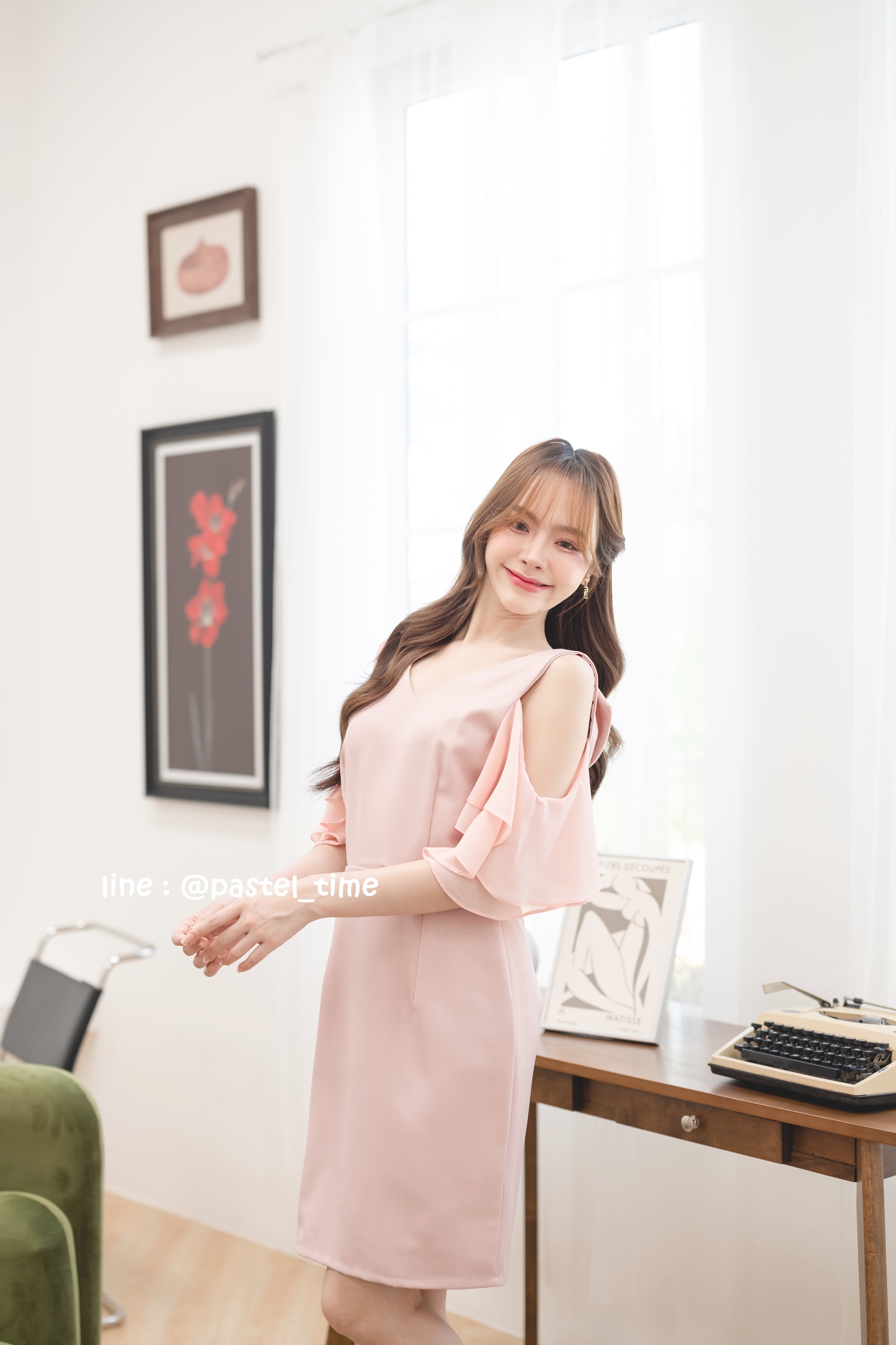 Vela off-shoulder dress : สีชมพู