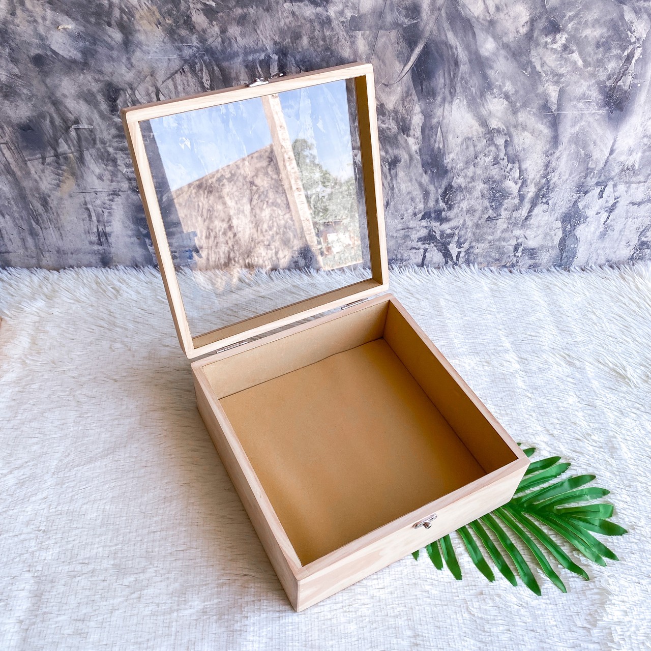 กล่องฝากระจก ฝาล็อค บุผ้ากำมะหยี่