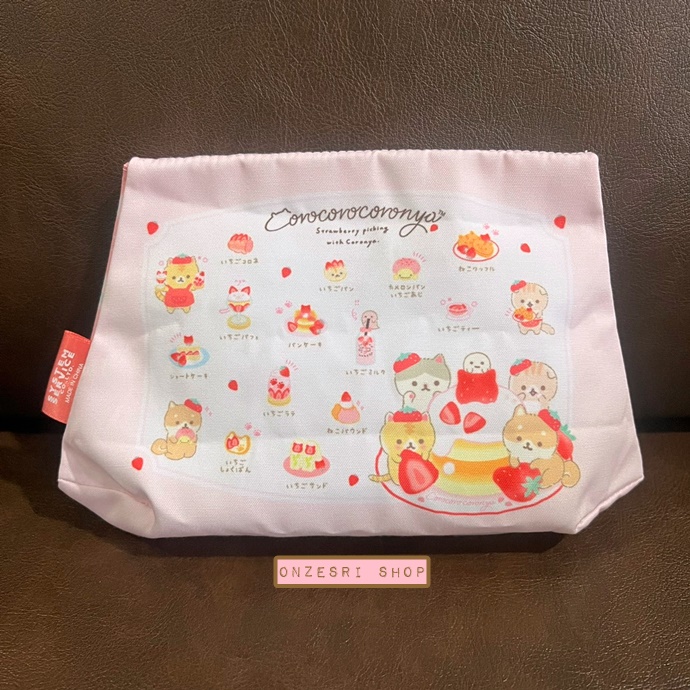 กระเป๋า San-X All Stars Sweets! Pouch Collection แบบ Corocoro Coronya ทำจากผ้า มีตีนตุ๊กแกปิดเปิดกระเป๋า ขนาด ปากกระเป๋ายาว 16 ซม. ด้านล่างกว้าง 22 ซม. สูง 14 ซม.