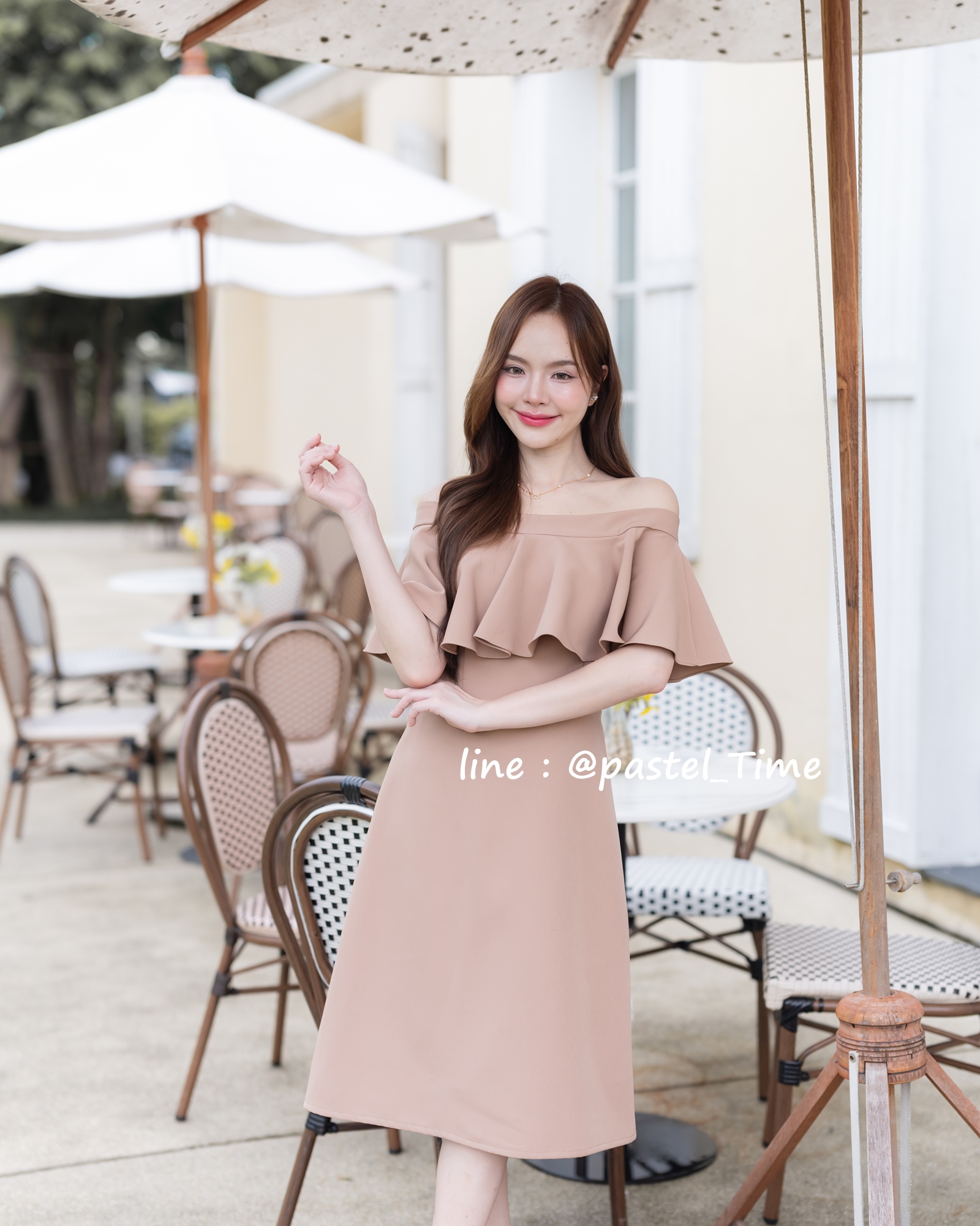 Rory open shoulder dress : สีโอวัลติน
