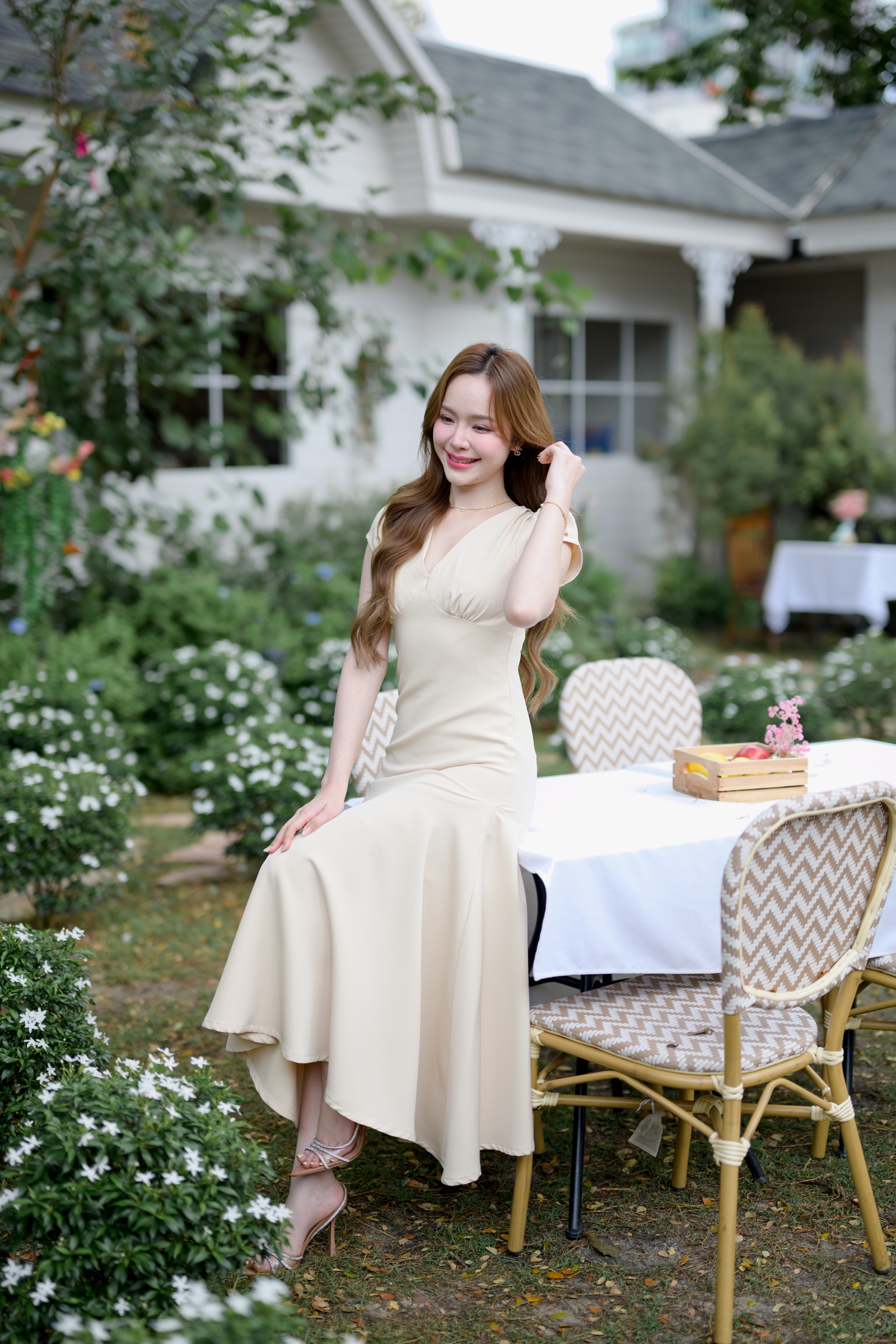 Petal Sway Maxi Dress : สีครีม