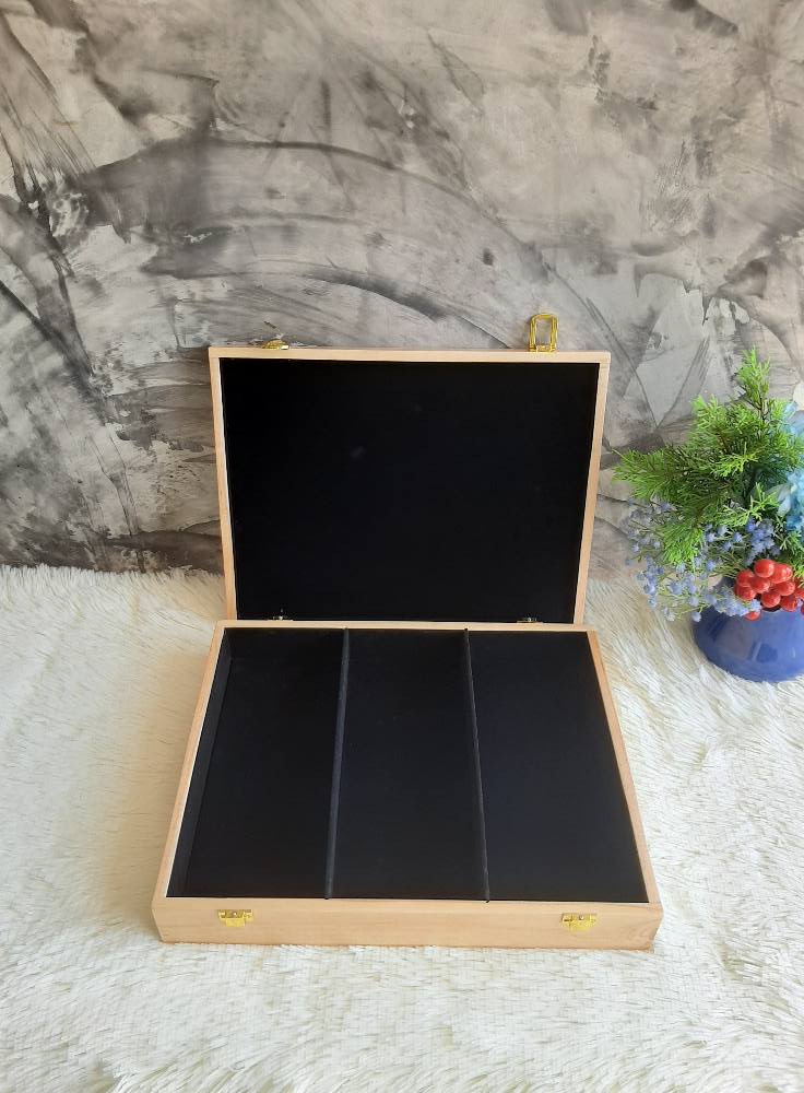 กล่องไม้สนฝาล็อค