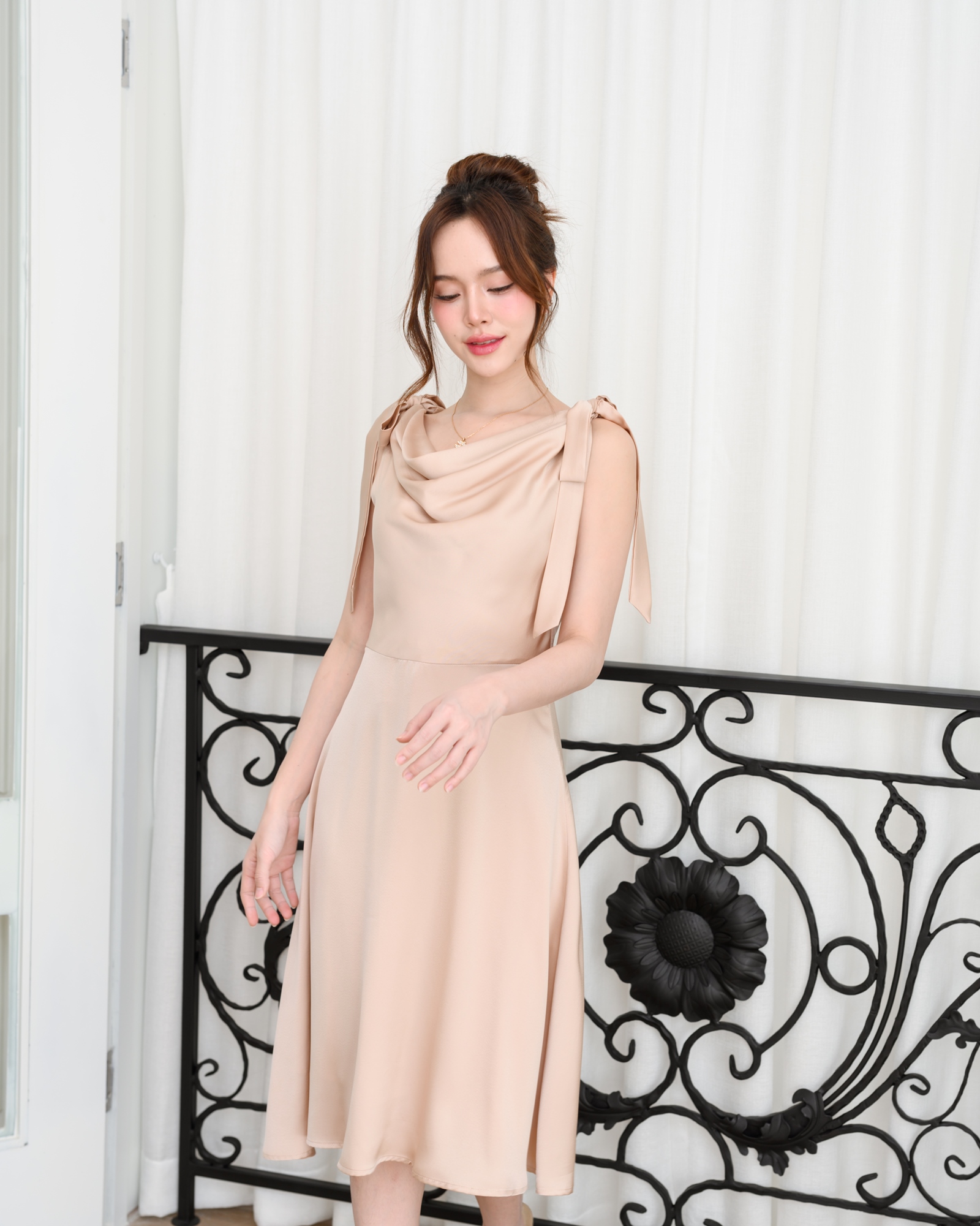 Amour Dress : สีแชมเปญ (โบว์ผูกได้หลายแบบ)