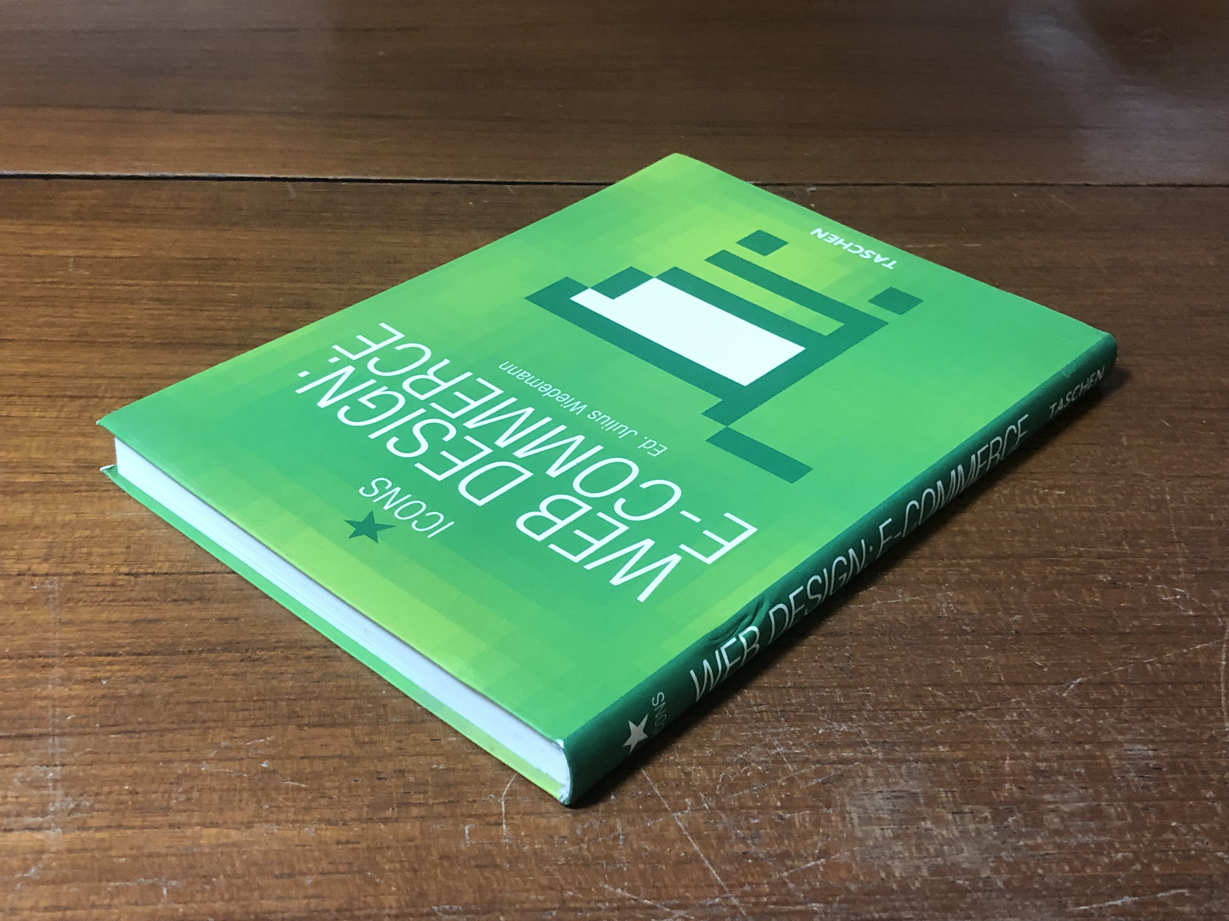 WEB DESIGN : E-COMMERCE / Ed.Julius Wiedemann