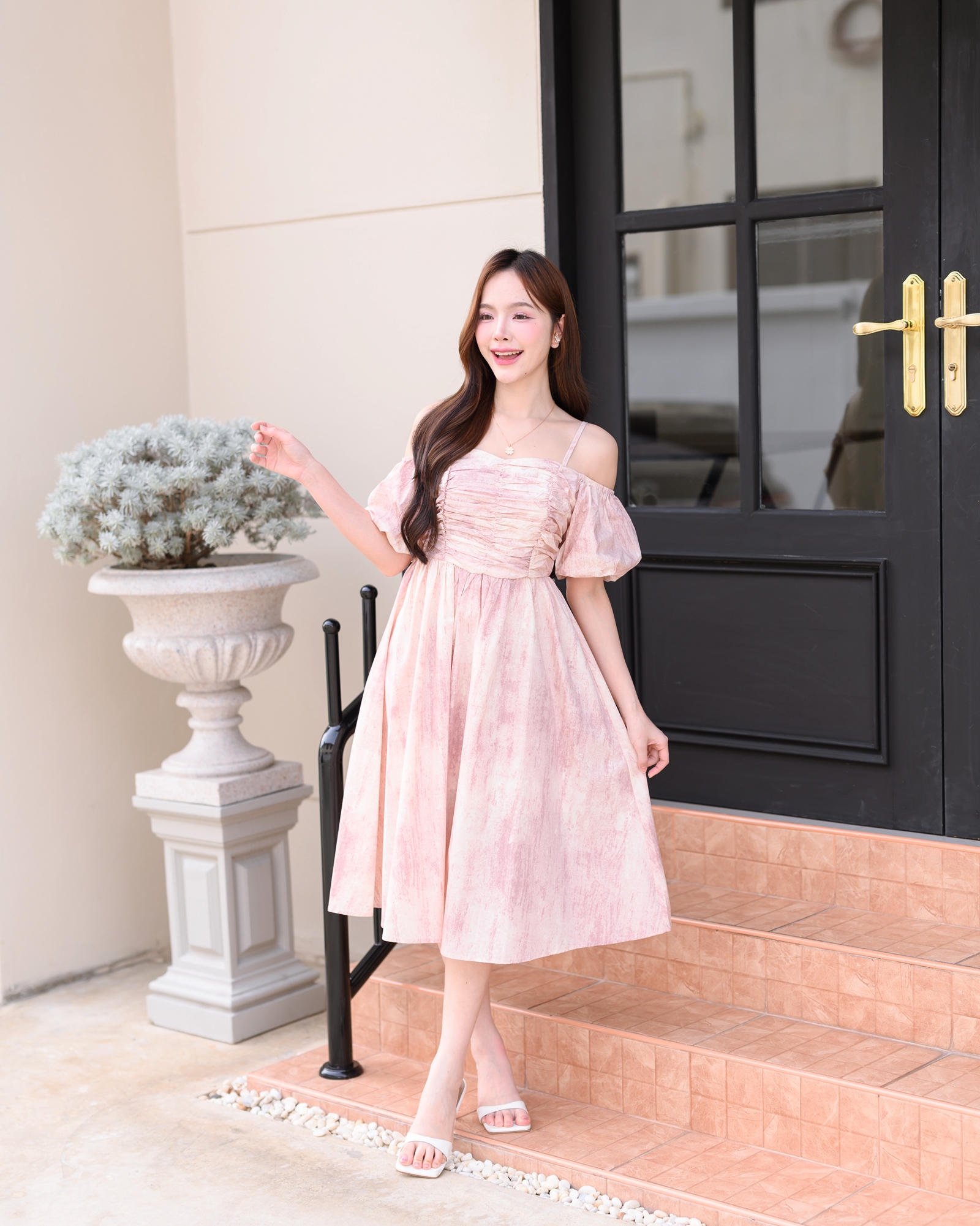 Pastel Puff Sleeve Dress เดรสเปิดไหล่แขนพอง : สีชมพู