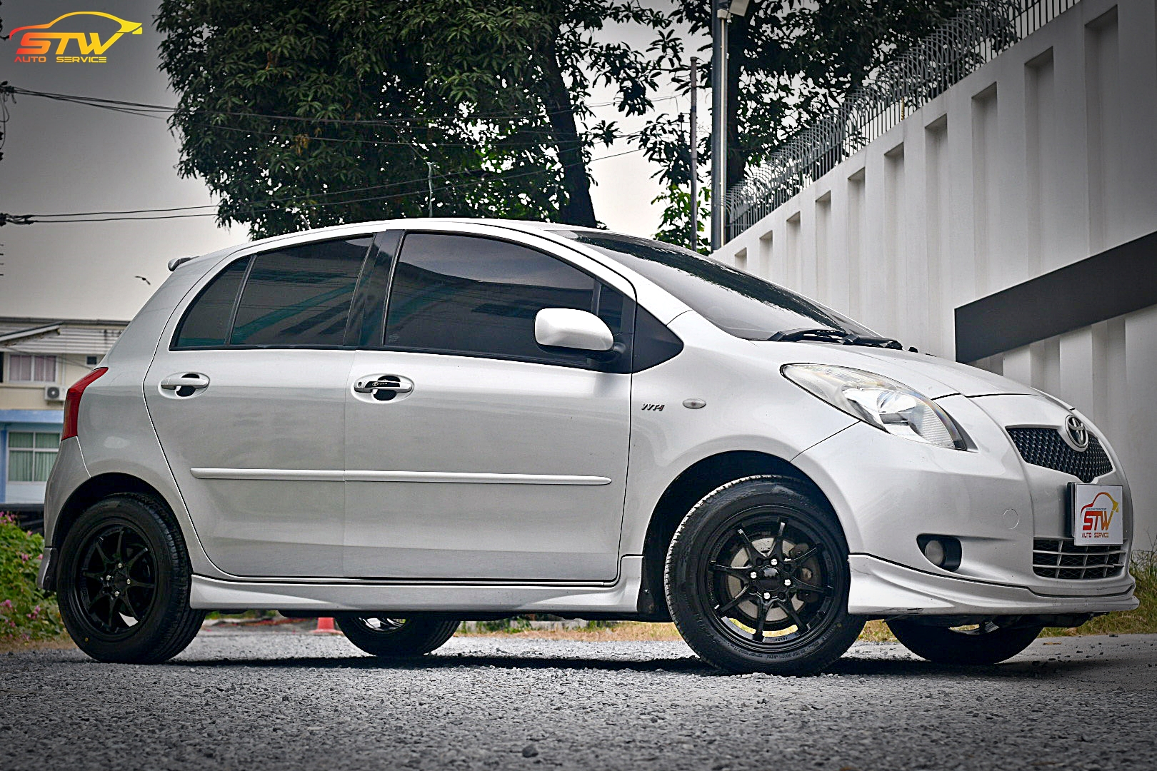 ล้อแม็กซ์ CE28 HF918S1 ขอบ15นิ้ว ยาง FIRENZA ST01A 195/55R15 85V ติดตั้งใส่ TOYOTA YARIS