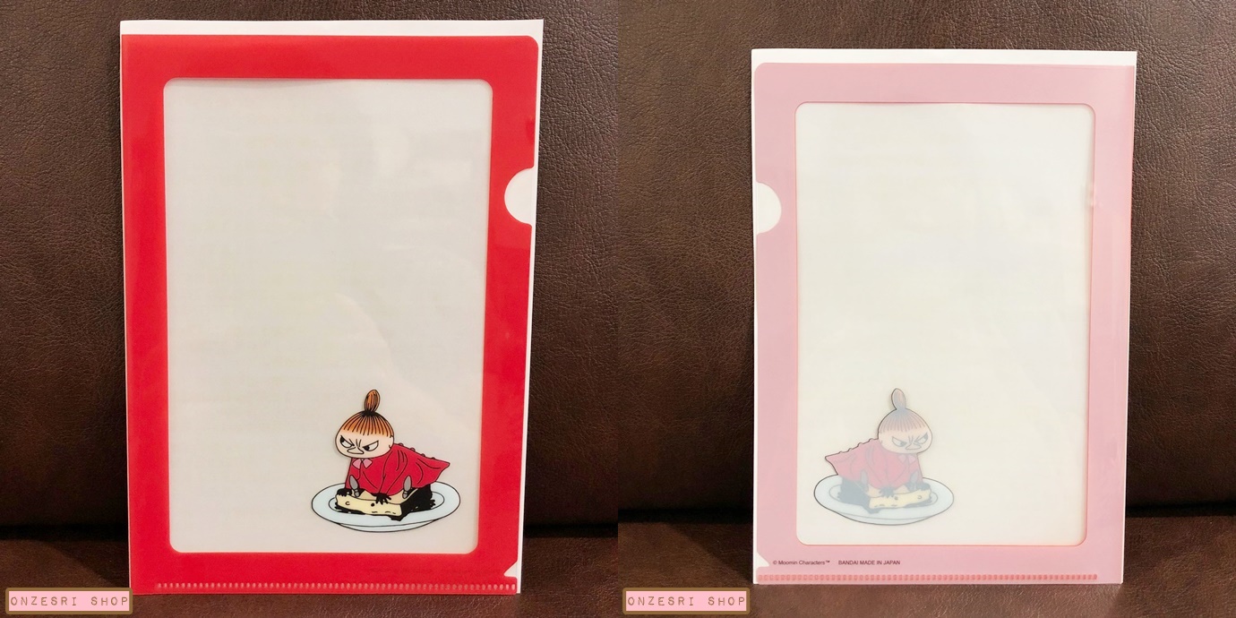 แฟ้มเล็กขนาด A5 ขนาด 14.5 x 20.5 ซม. Moomin Mini Clear File เป็นแฟ้มใสแบบเห็นข้างใน มาพร้อมซองกระดาษใส่ลายเฉพาะ ไม่มีวางจำหน่ายทั่วไป ต้องกดตู้ที่ญี่ปุ่นมา มี 6 แบบให้เลือก
