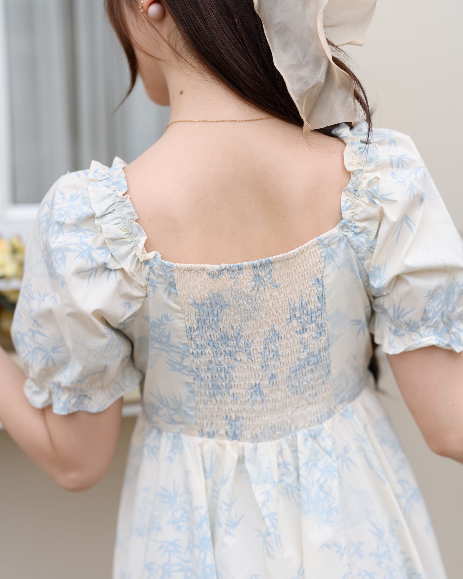 Ellie Leaves Dress เดรสกระดุมจีนลายใบไม้สีฟ้าบนพื้นสีครีม