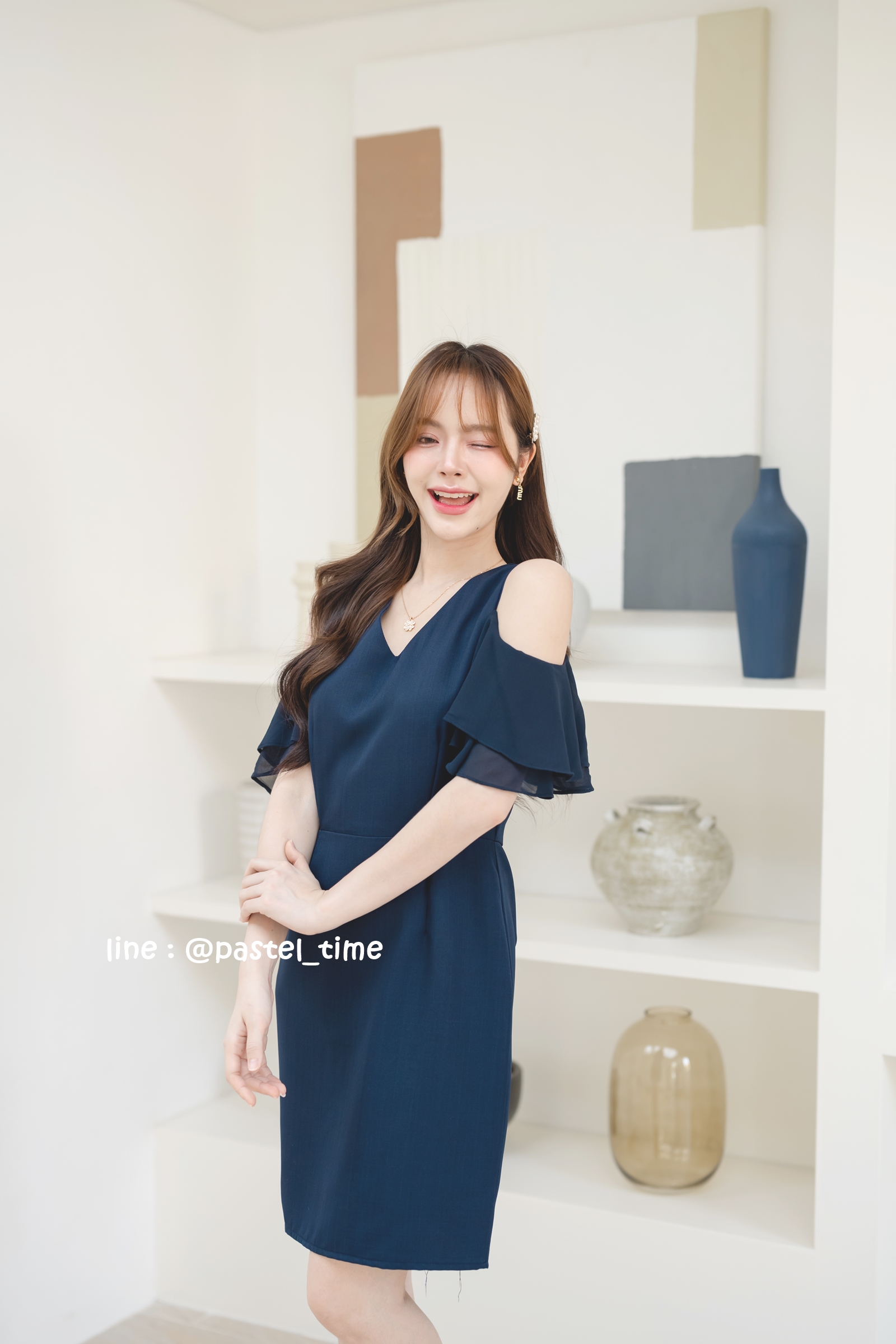 Vela off-shoulder dress : สีกรม