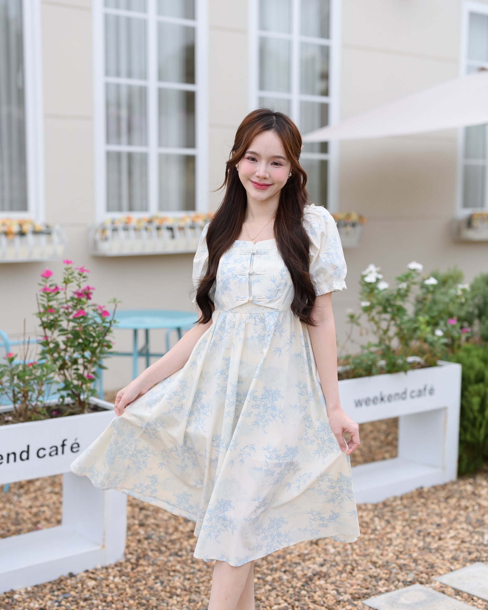 Ellie Leaves Dress เดรสกระดุมจีนลายใบไม้สีฟ้าบนพื้นสีครีม