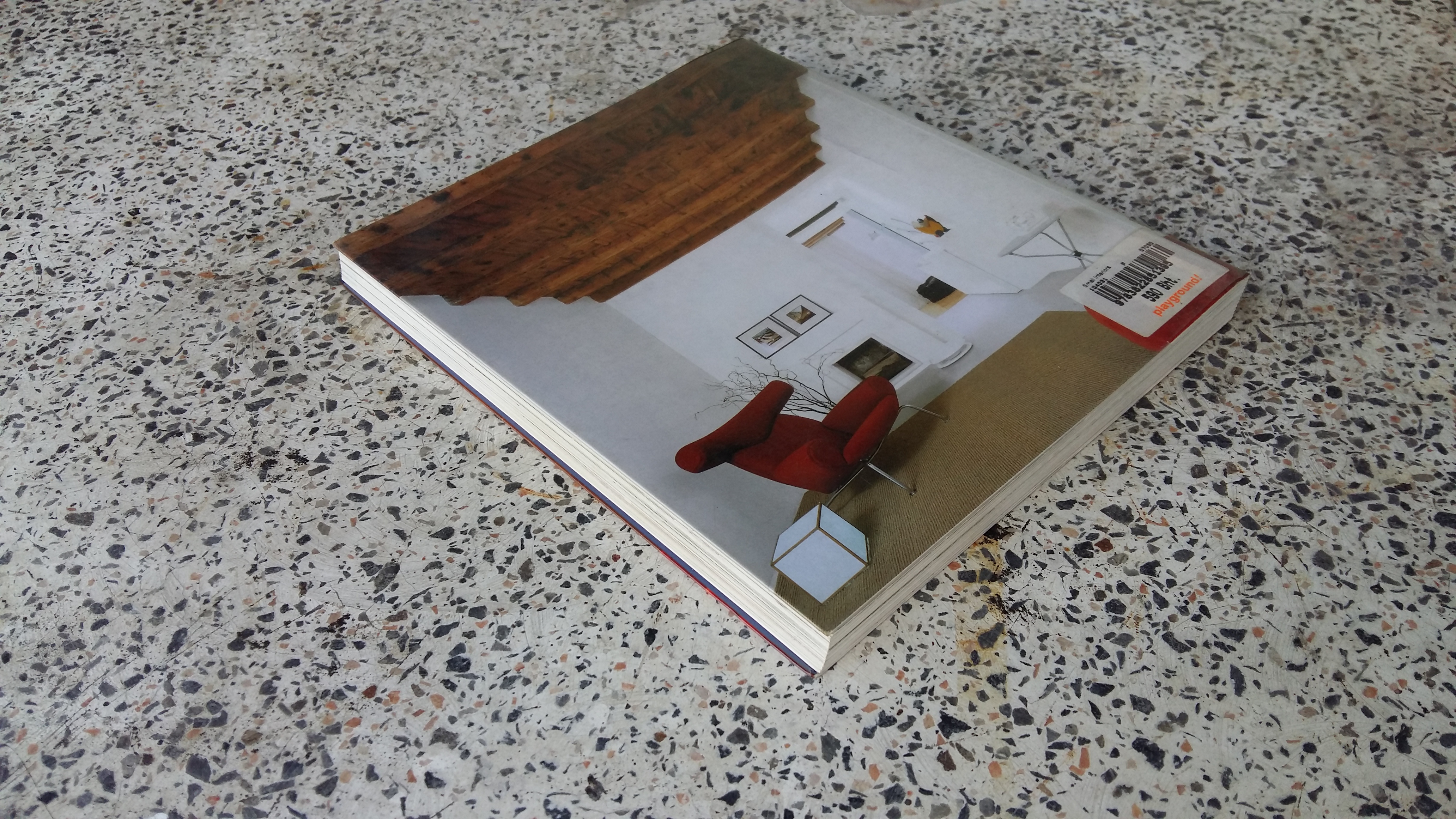 SMALL LNTERIORS / PETITS LNTERIEURS