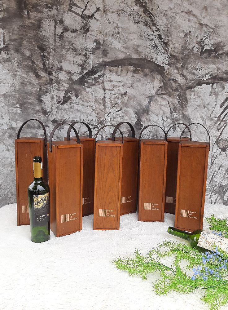 กล่องไวน์มีสายจับหิ้วถือได้