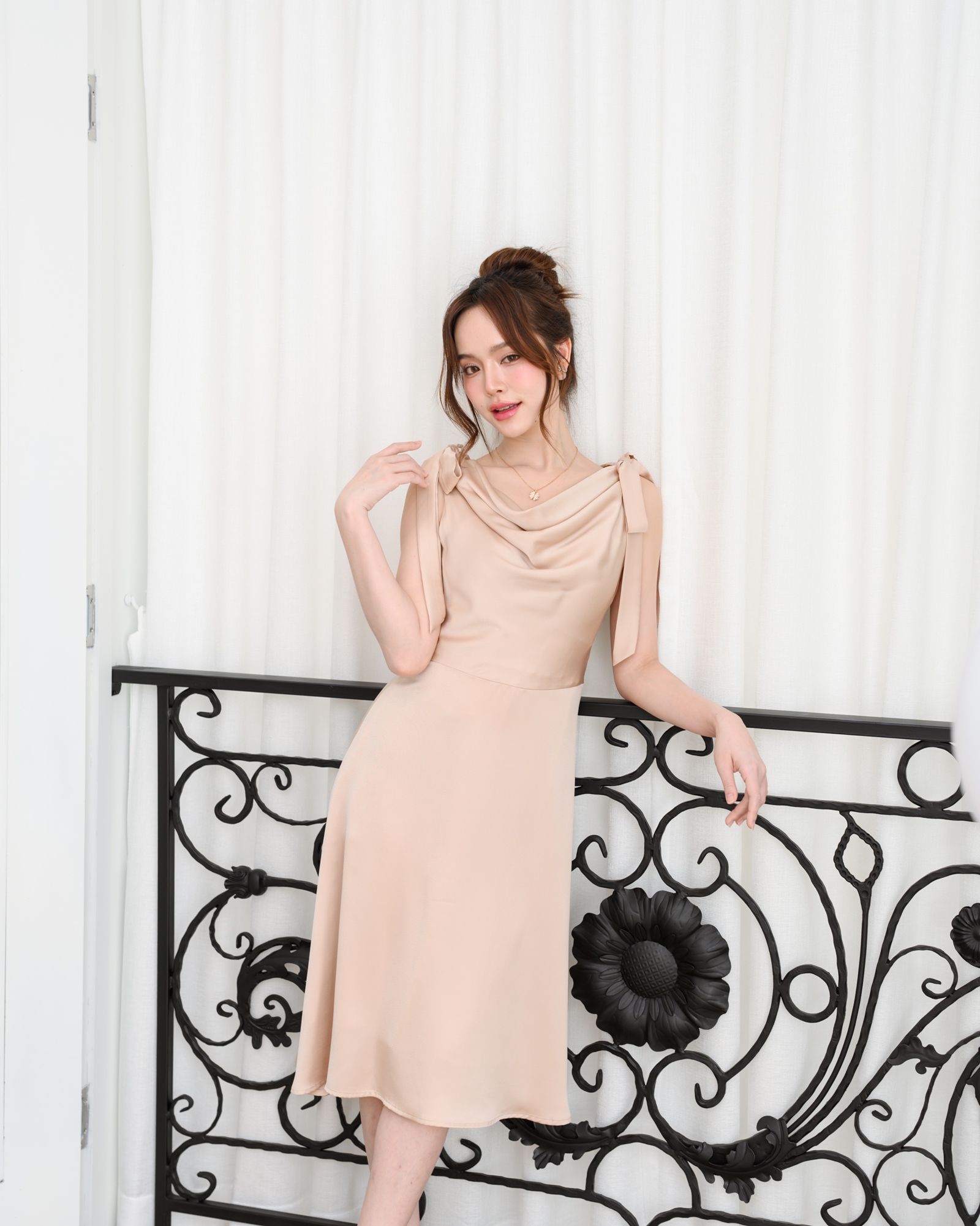 Amour Dress : สีแชมเปญ (โบว์ผูกได้หลายแบบ)