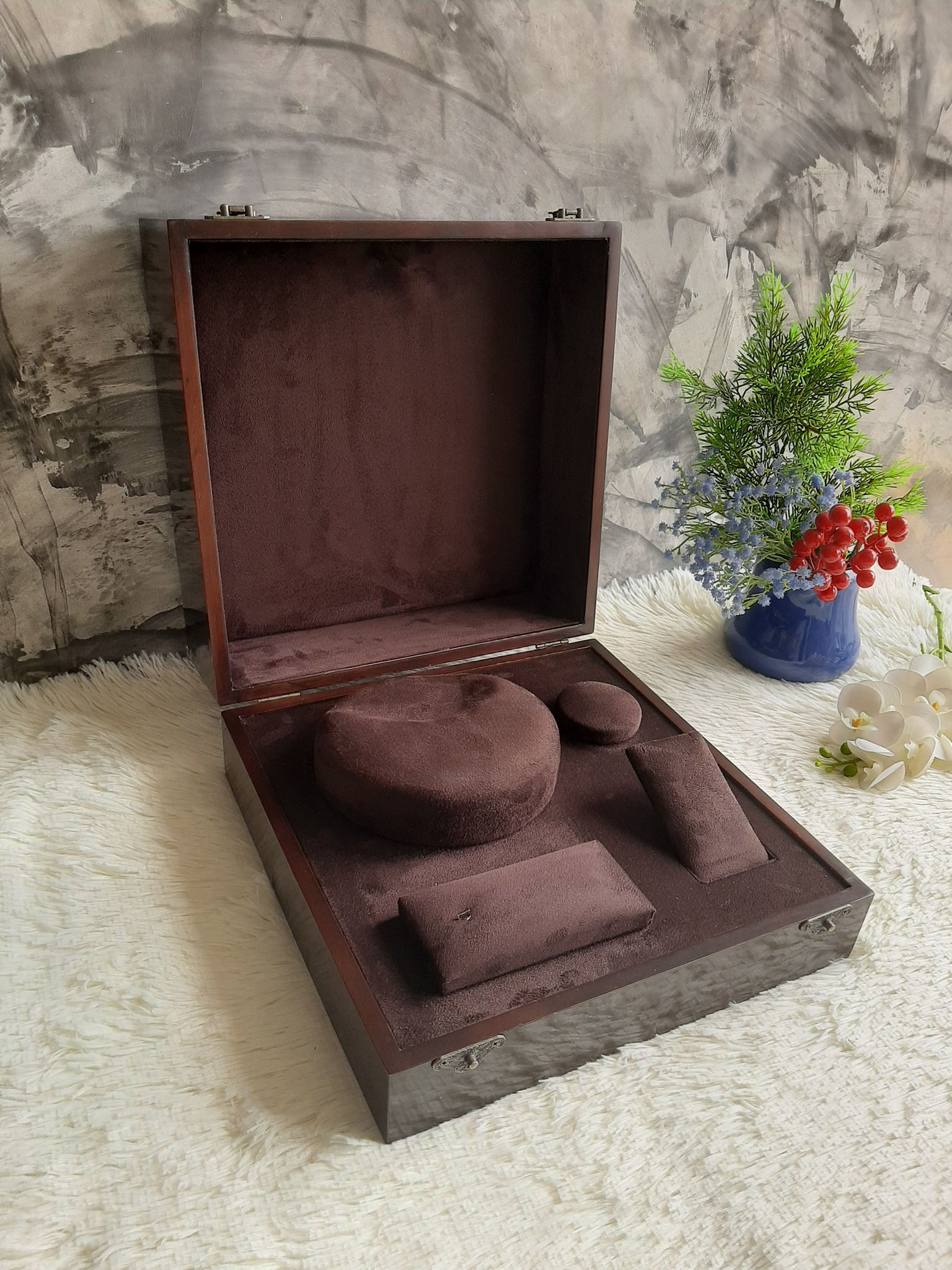 กล่องใส่มงกุฎชุดเครื่องเพชร