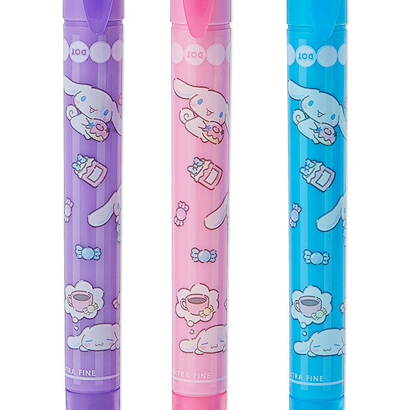 ปากกา Tombow Playcolor Dot Sanrio Japan ลาย Cinnamoroll เป็นปากกาเมจิกแบบสี 2 หัว แบบเขียนได้หัว 0.3 และแบบ Dot หัว 5 mm ใช้เขียน วาดรูป ทำงานฝีมือได้ มี 3 สีในเซ็ต (Sky Blue, Sakura, Lilac)