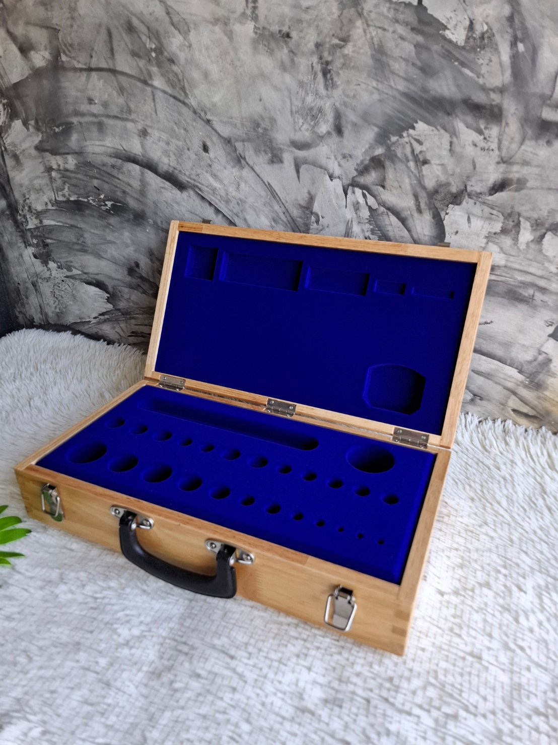 กล่องไม้ใส่ลูกตุ้มชั่งน้ำหนัก