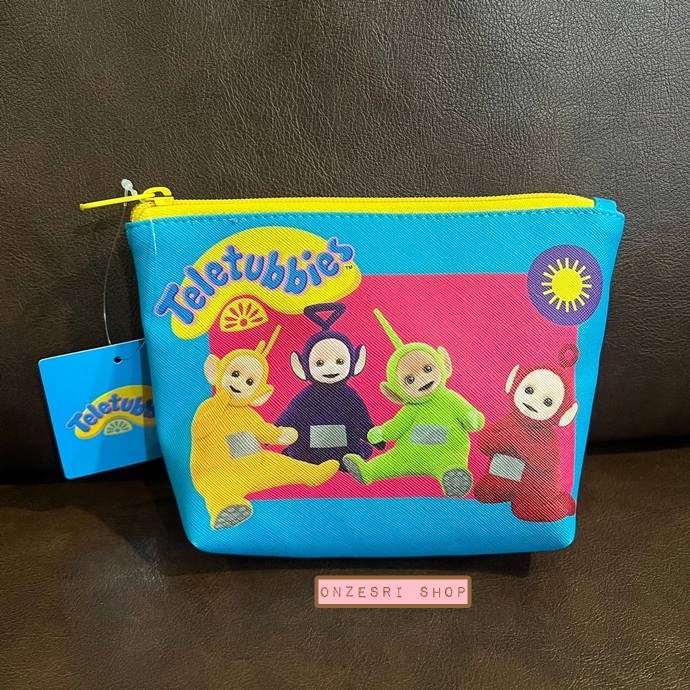 กระเป๋า Teletubbies Pouch จาก Plaza Japan แบบสีฟ้า ขนาด 20 x 13 x 6 ซม. ทำจากหนัง PU แบบมี texture