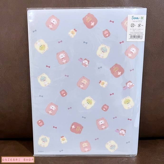 แฟ้มลาย Sumikko Gurashi Ouchi de Kuma Cafe สีฟ้า ด้านในใส่เอกสารได้สองด้านซ้ายขวา เป็นแบบ pocket ใส่ได้ 10 ช่อง