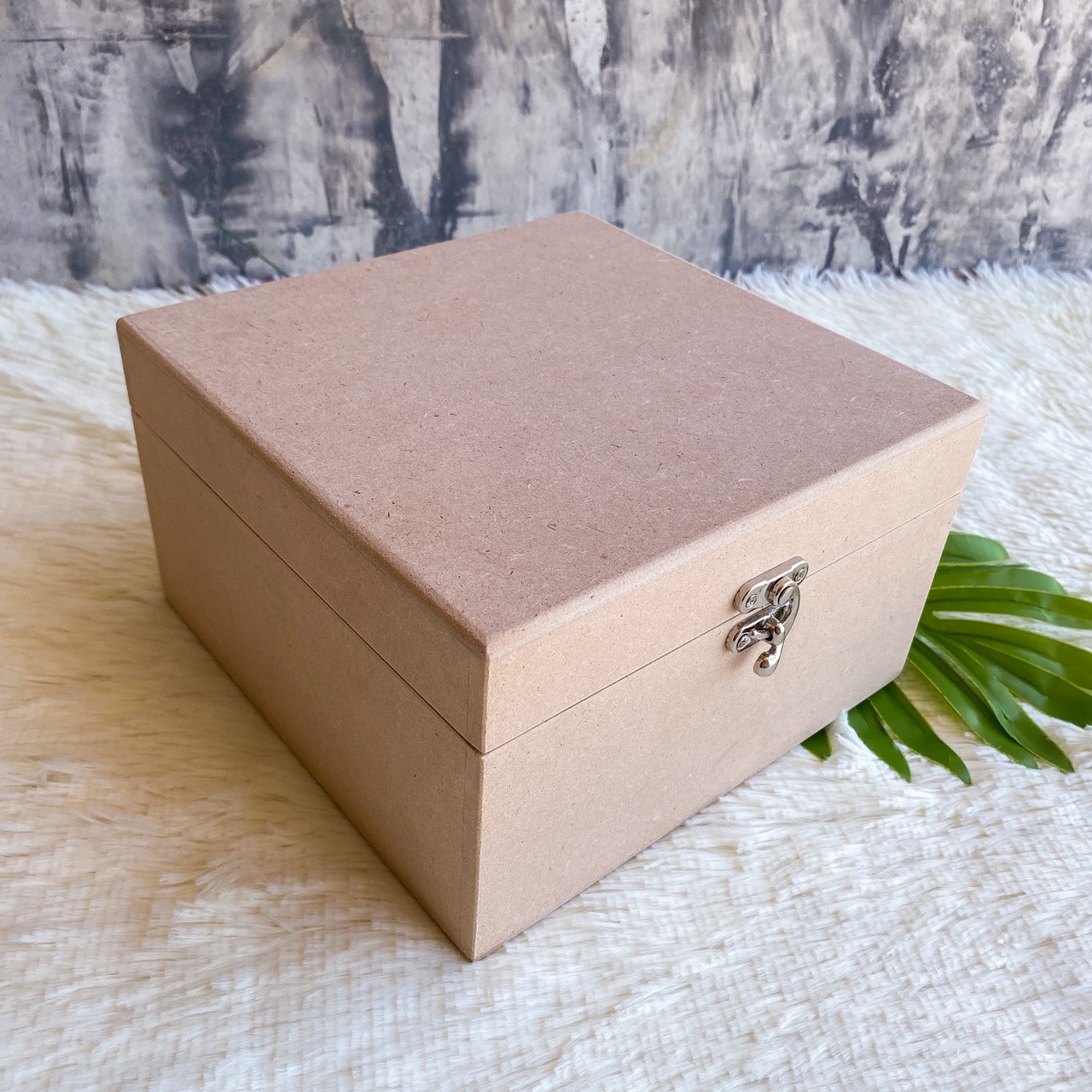 กล่องไม้ MDF ฝาล๊อค ตัวล๊อคไกปืน