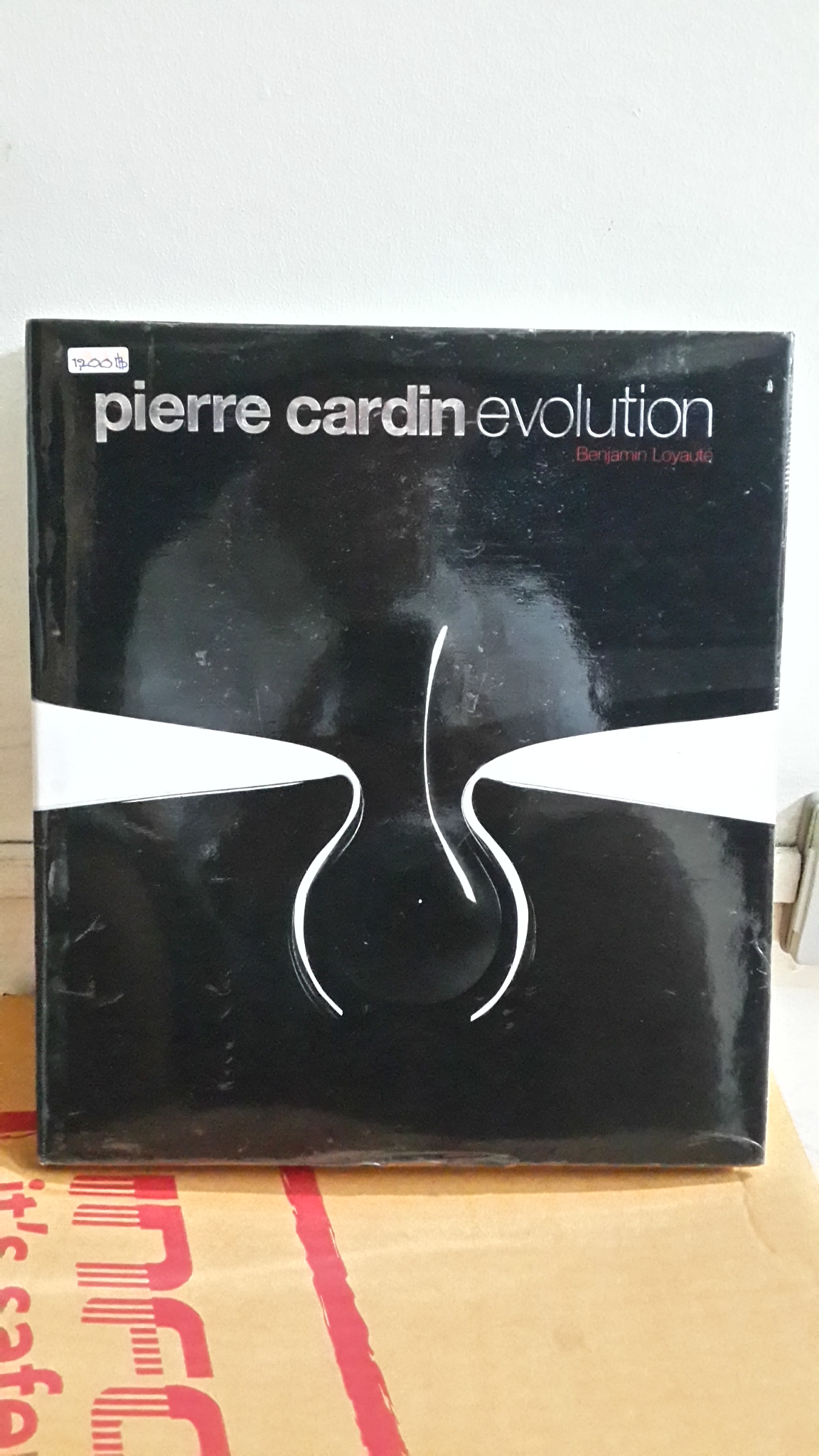 pierre cardin evolution furniture and design / Benjamin Loyaute (ปกแข็ง)