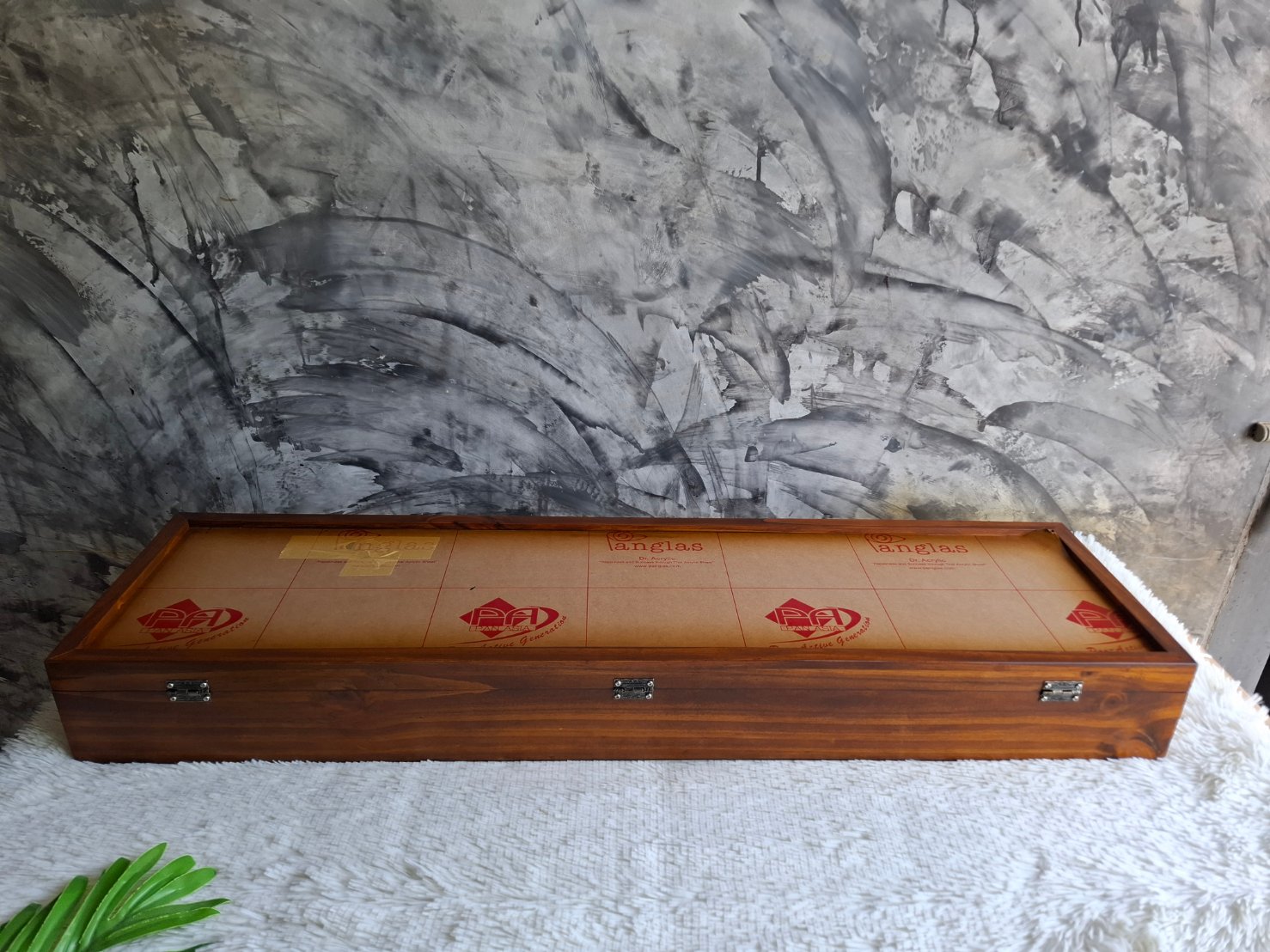 กล่องไม้ฝาล็อคอครีลิค