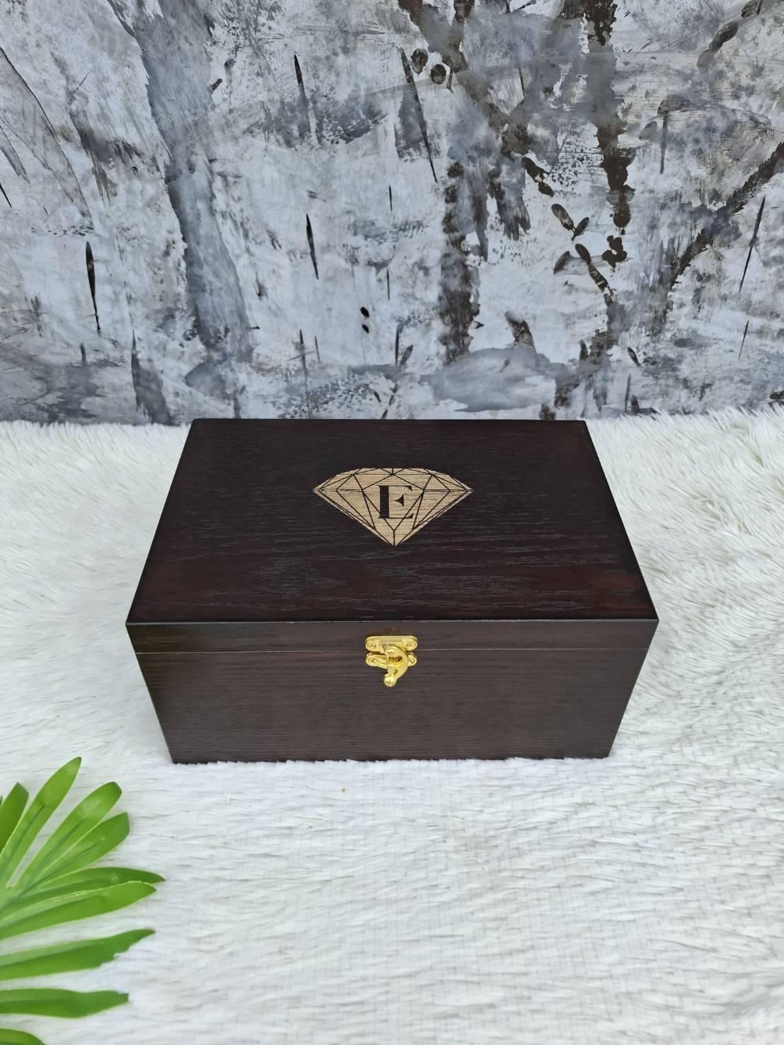 กล่องไม้สนฝาล็อค