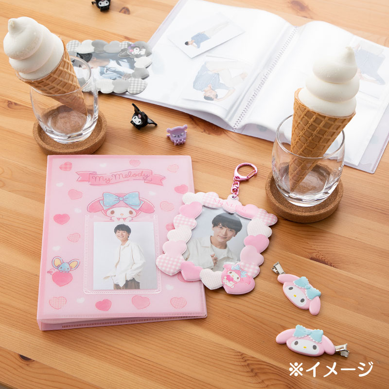 พวงกุญแจเฟรมการ์ด/โพลารอยด์/รูป/บัตร แบบขอบรูปหัวใจ ของแท้จาก Sanrio Japan สายติ่ง สายไอดอล ต้องมี ! ขนาด 10.8 x 0.3 x 13.3 ซม. ทำจาก PVC มี 5 แบบให้เลือก
