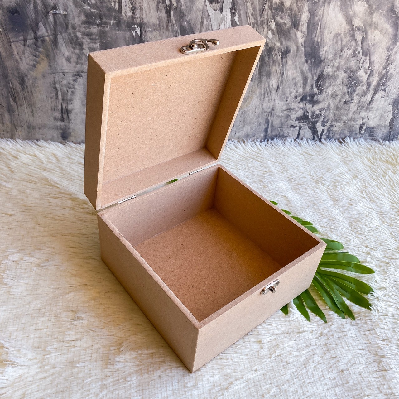 กล่องไม้ MDF ฝาล๊อค ตัวล๊อคไกปืน