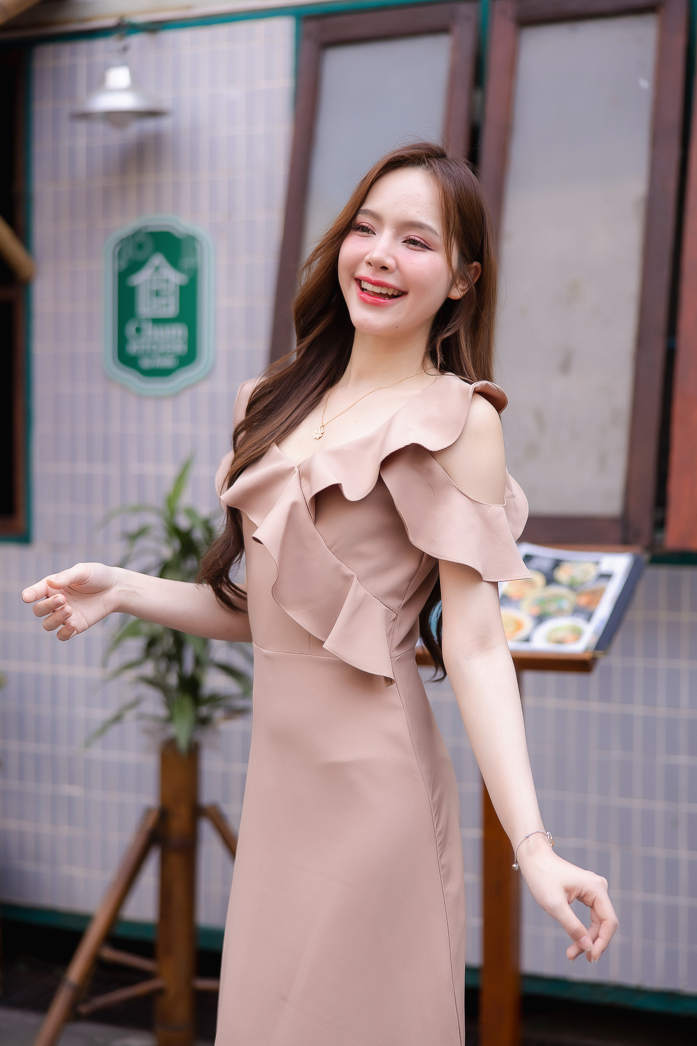 Esme Ruffle Dress : เดรสเว้าไหล่สีโอวัลติน