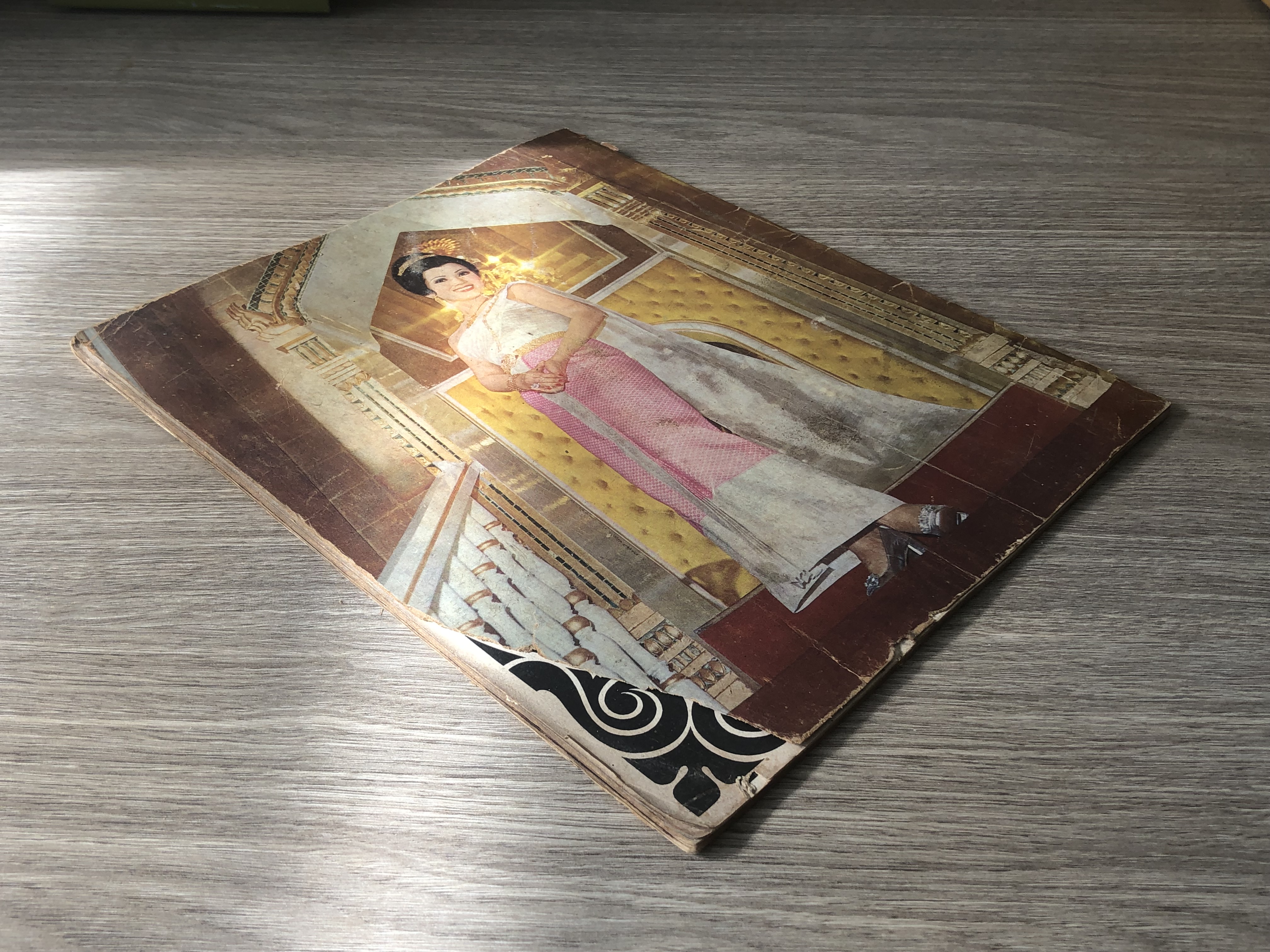 สตรีไทย : ร.ร. สอนตัดเสื้อระพี (สภาพไม่สมบูรณ์)