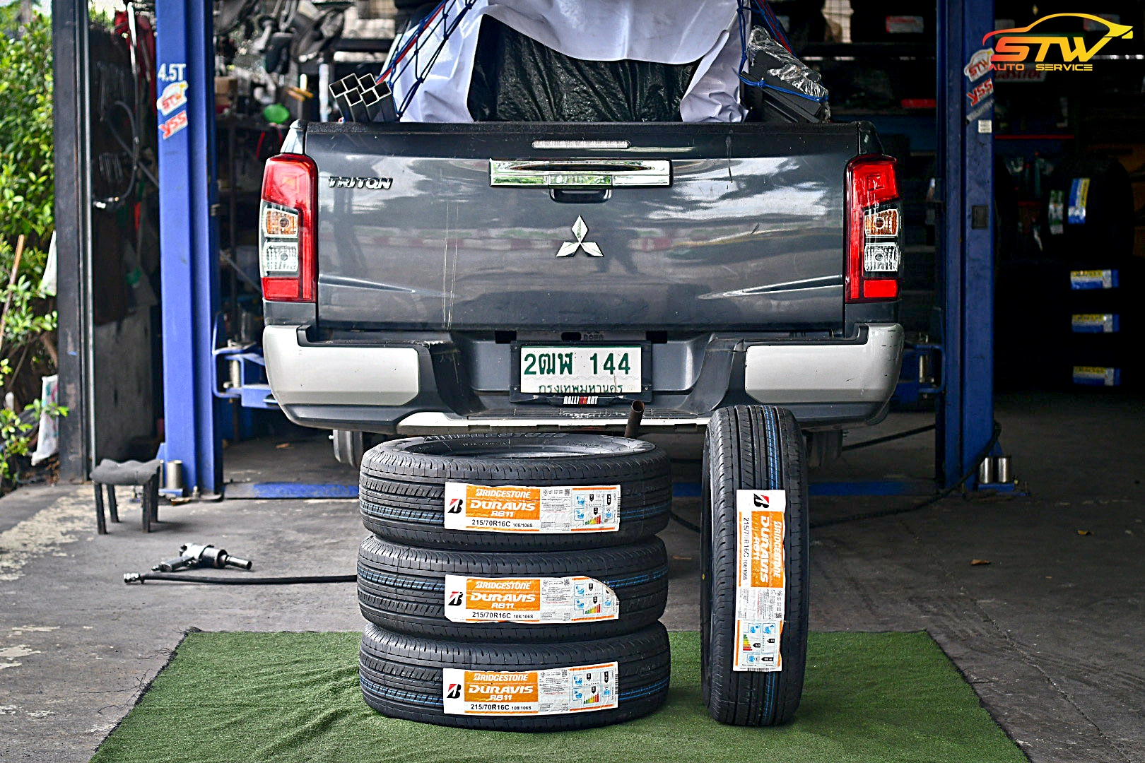 ยาง BRIDGESTONE DURAVIS R611 215/70R16 108/106S ติดตั้งใส่ MITSUBISHI TRITON