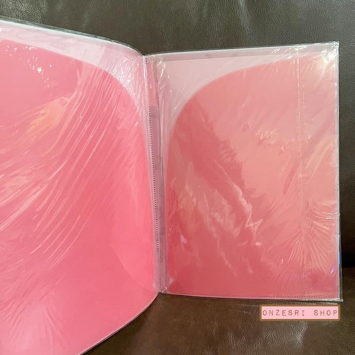 แฟ้มลาย Sumikko Gurashi Fruit สีชมพู ด้านในใส่เอกสารได้สองด้านซ้ายขวา เป็นแบบ pocket ใส่ได้ 10 ช่อง