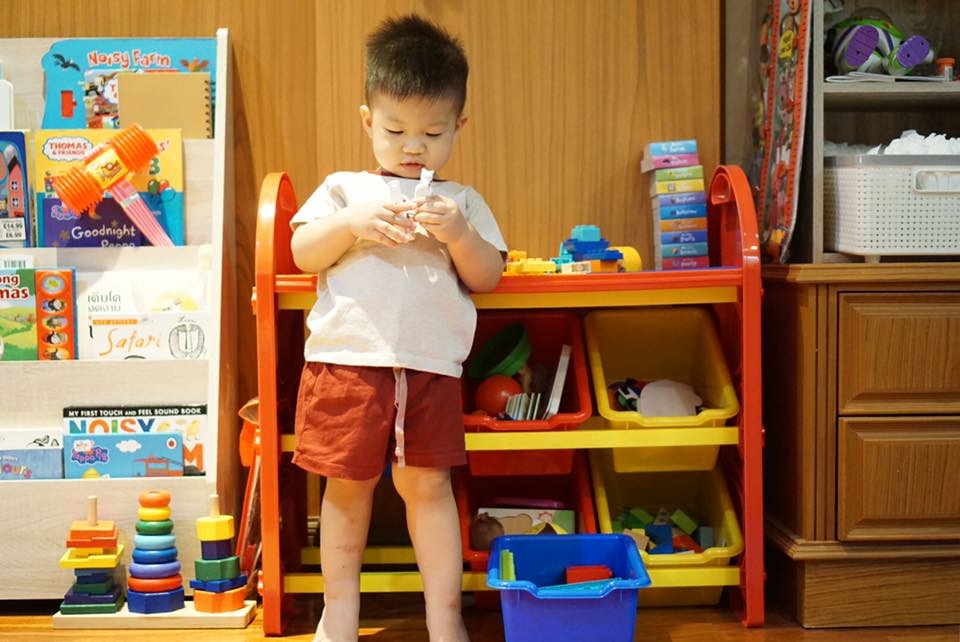 ชั้นต่อตัวต่อ พร้อมช่องใส่ของเล่น 6 ช่อง