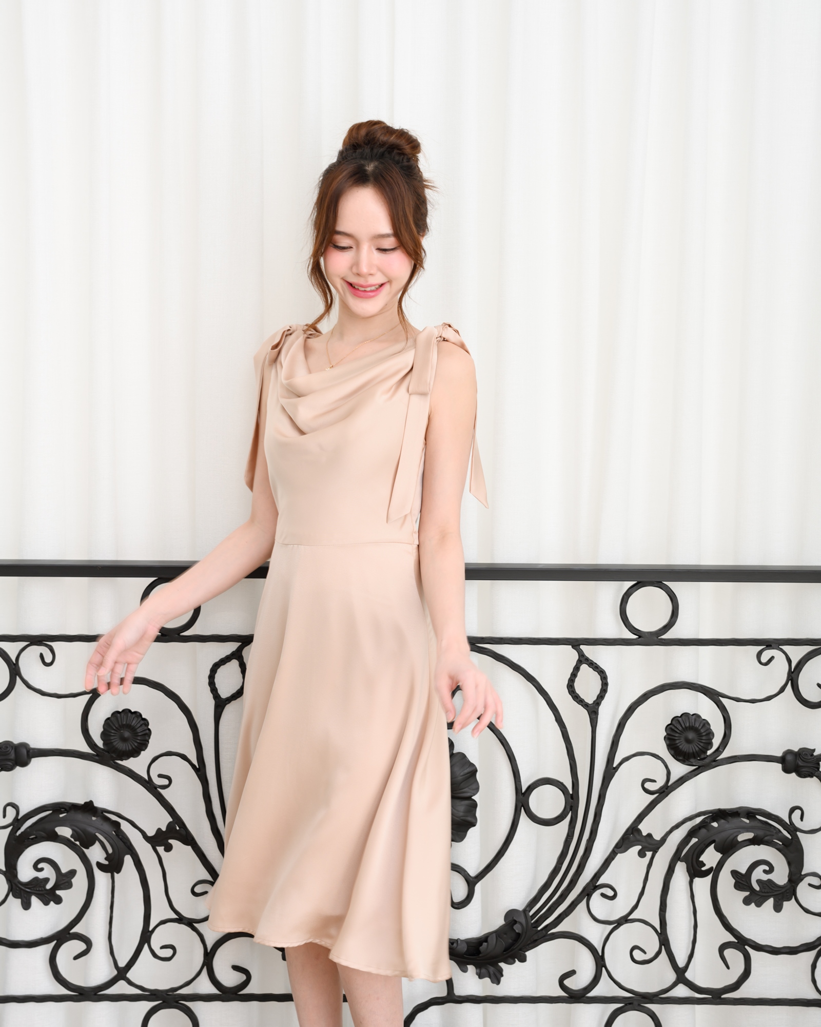 Amour Dress : สีแชมเปญ (โบว์ผูกได้หลายแบบ)